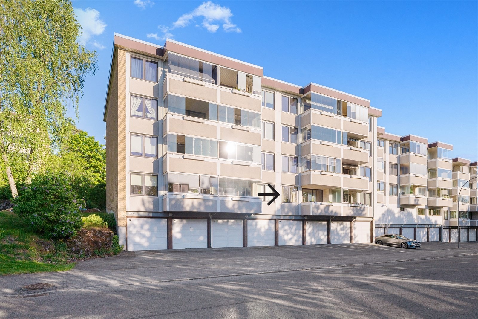 Mulighet for å leie garasjeplass eller parkeringsplass - Kontant megler for mer info. Galleribilde