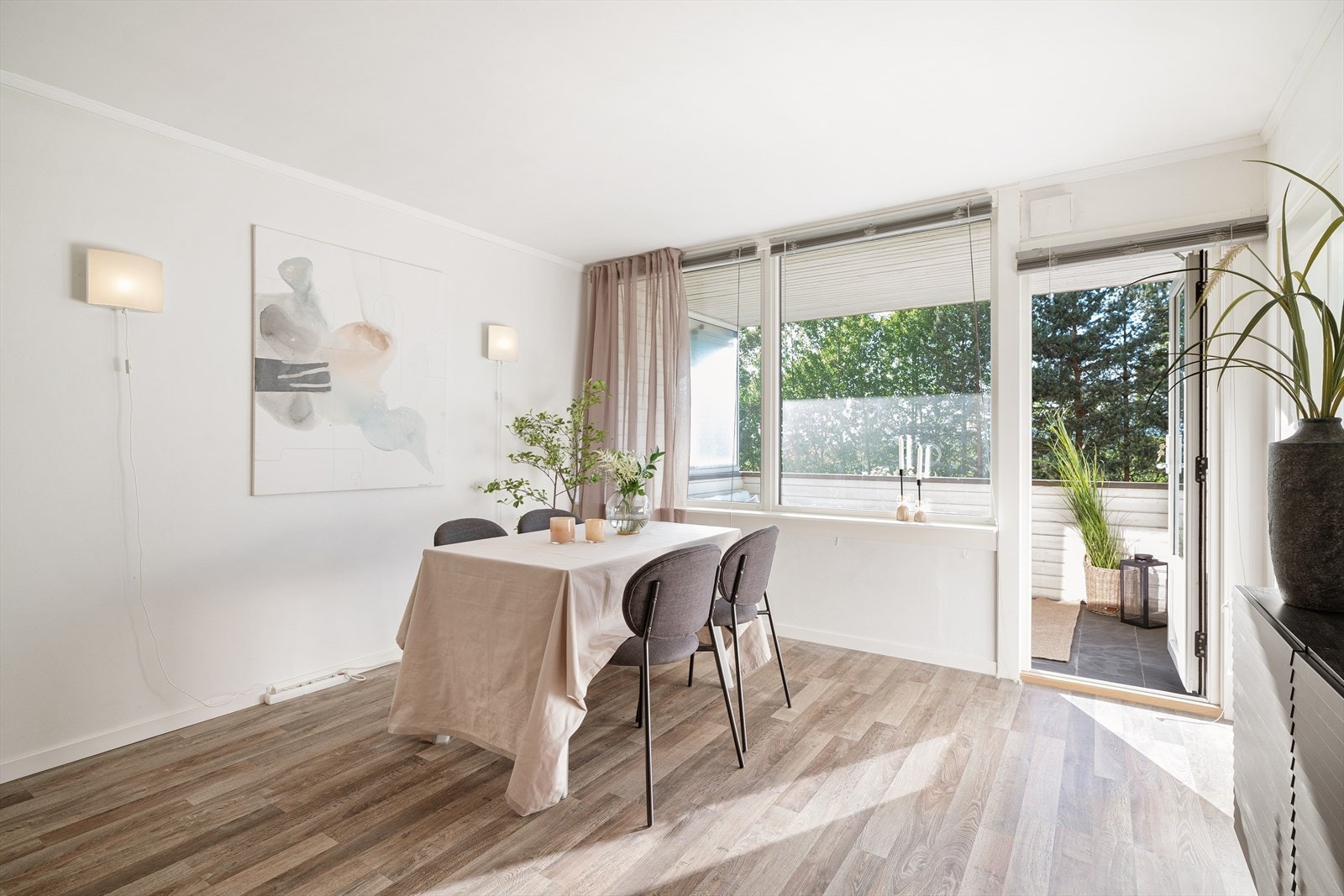 Det ble satt inn både nye vinduer og ny balkongdør i regi av borettslaget i 2022. Galleribilde