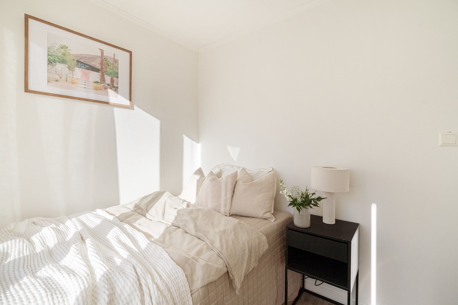 Rikelig med naturlig lysinnslipp gjennom store vindusflater. Galleribilde