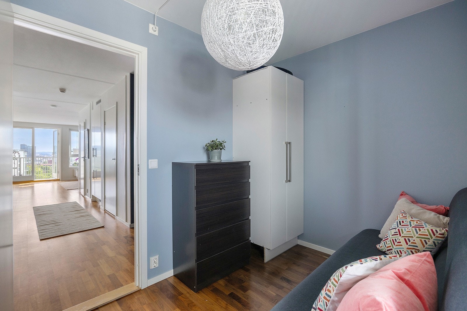 - Her er det plass til seng, nattbord og kontorpult - Galleribilde