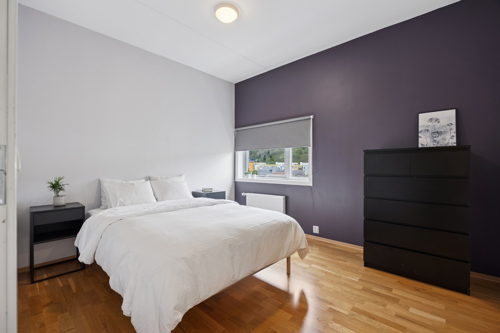 Det er to fine soverom i leiligheten, oppmålt til 6,5 kvm og 10,8 kvm. Galleribilde