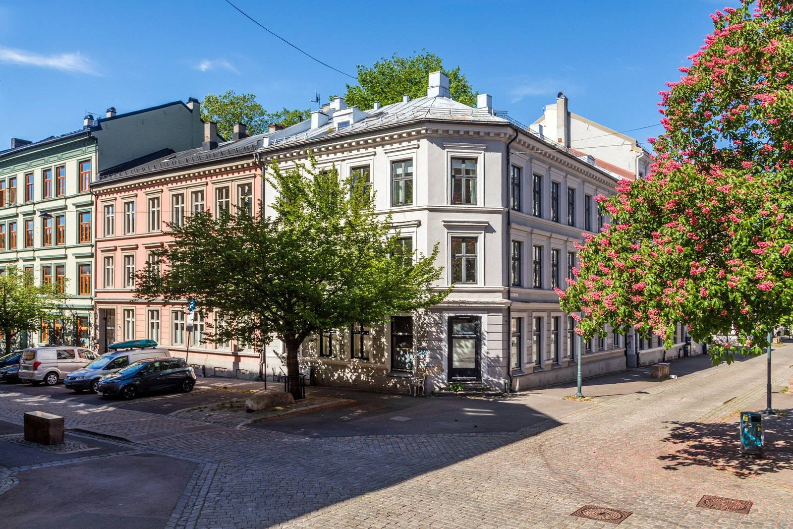 God beliggenhet i klassisk bygård fra 1893. Galleribilde