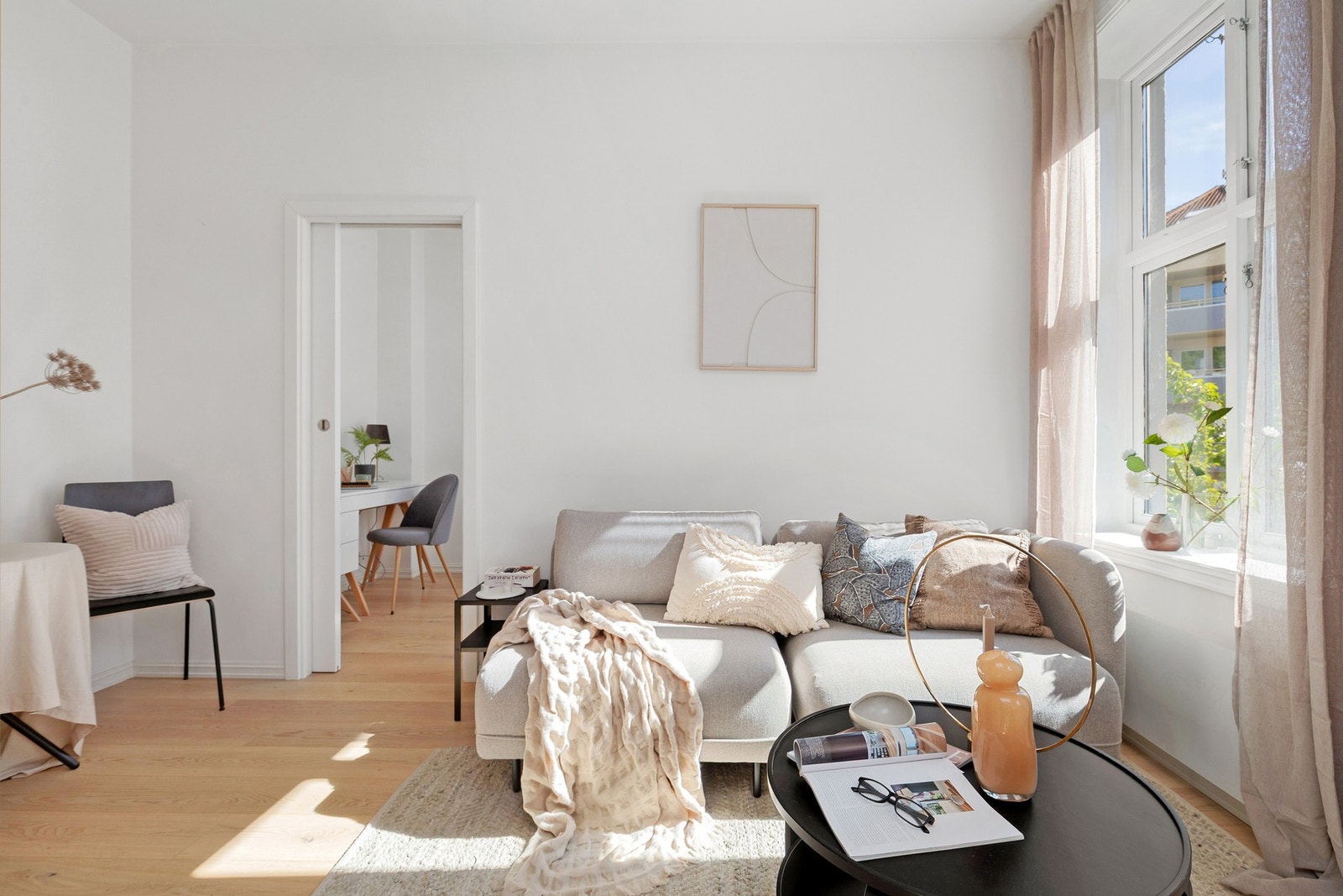 Påkostet, oppusset (2021) og lekker 3-roms med ettertraktet og skjermet beliggenhet i hjertet av Tøyen. Galleribilde