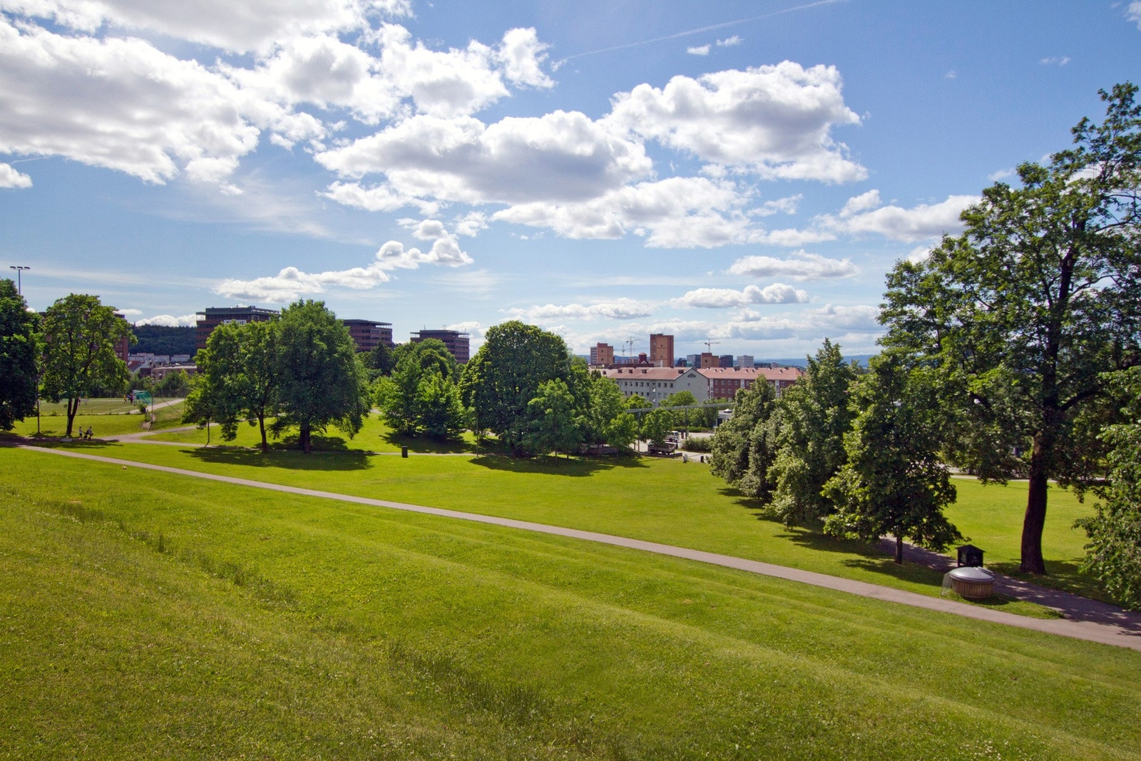 Flere rekreasjonsområder som Tøyenparken, Sofienbergparken og Botanisk Hage ligger innen gangavstand. Galleribilde