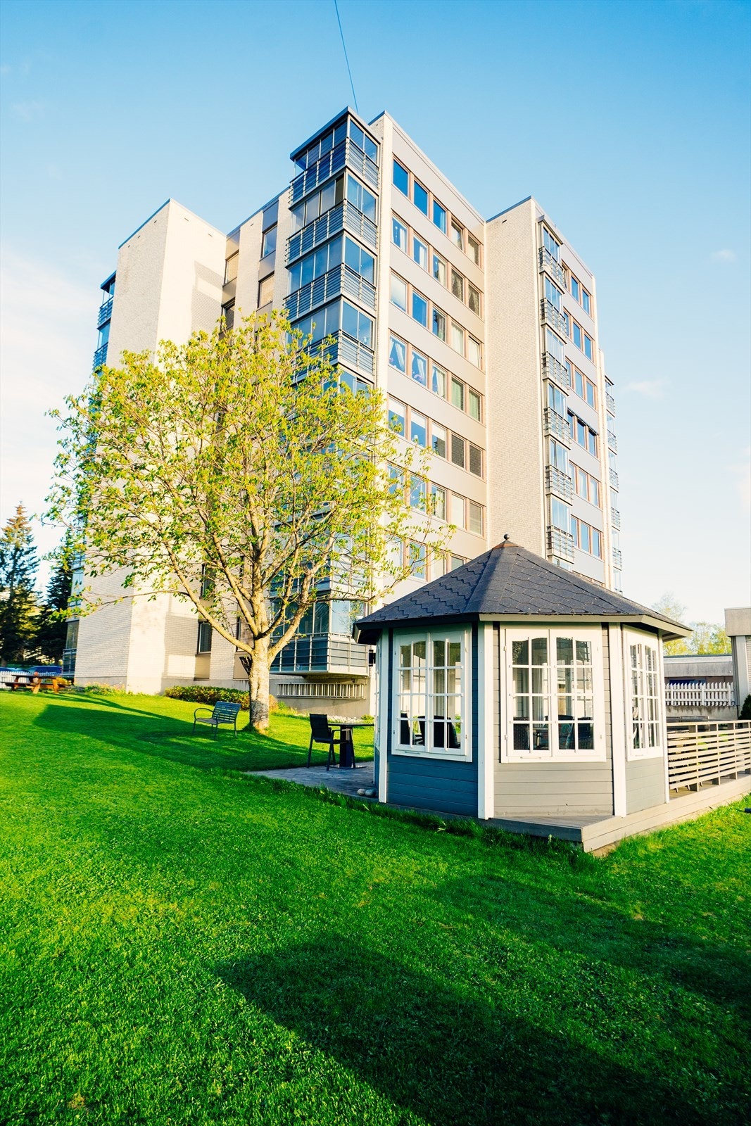 Detalj - Felles grøntområde og lysthus med platting. Galleribilde