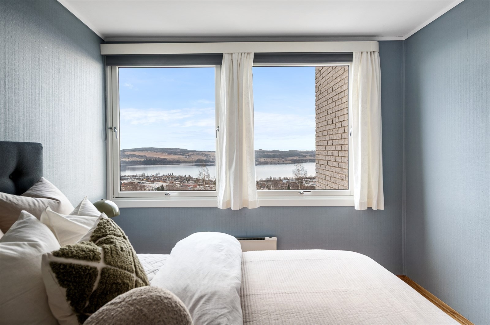 Fra sengekanten kan du nyte nydelige soloppganger - Ekte bokvalitet! Galleribilde