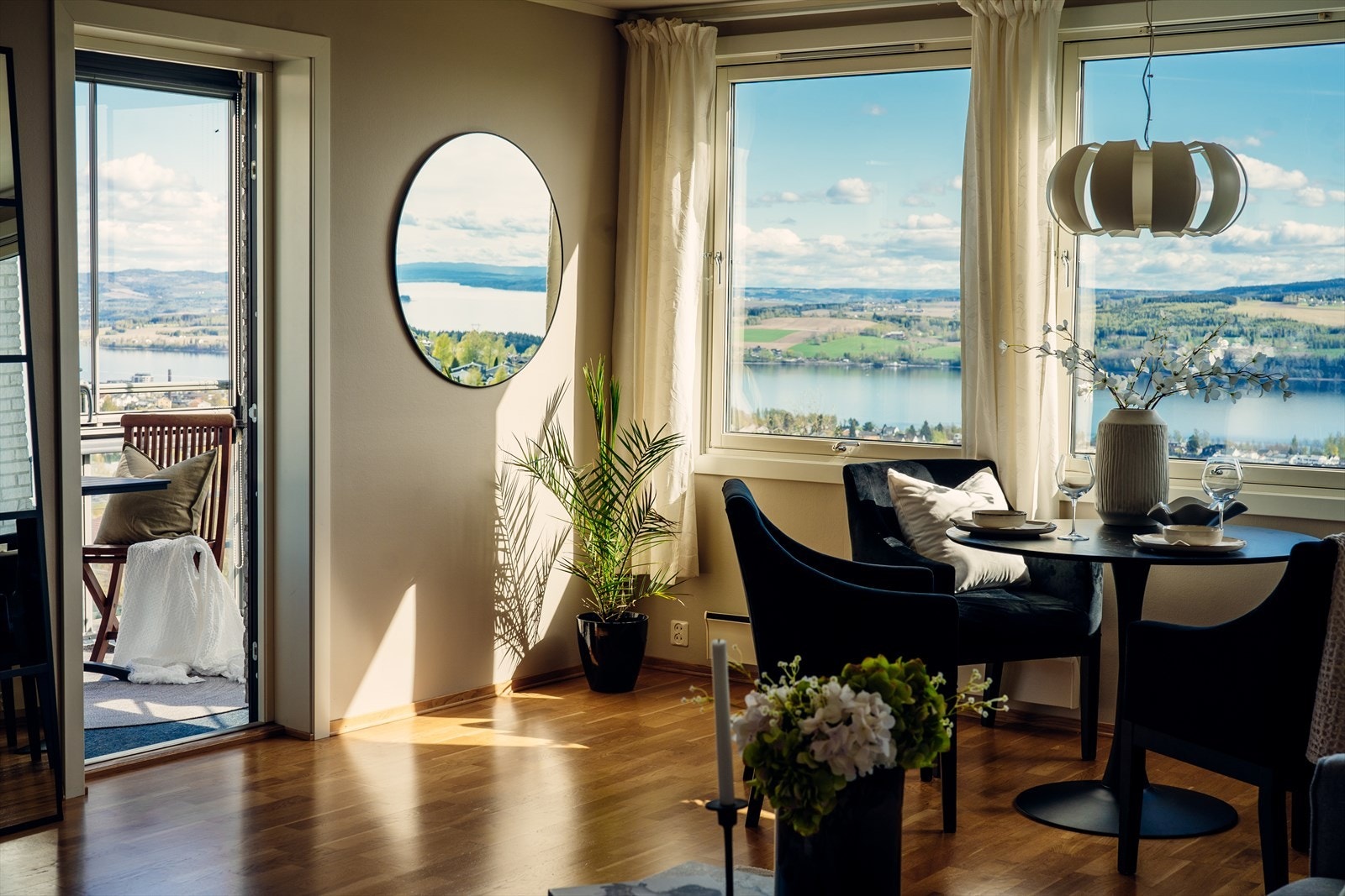 Det ønskes velkommen til en fantastisk utsiktsleilighet med panorama Mjøsutsikt. Galleribilde