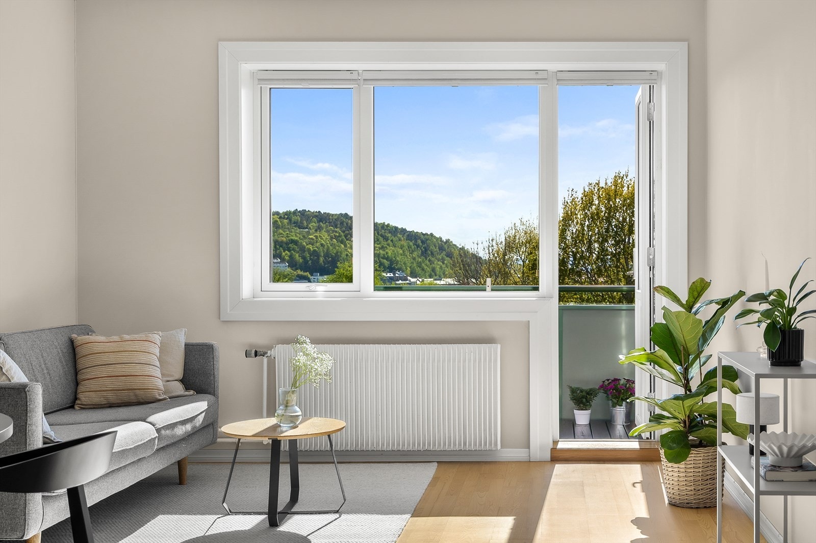 Fyring og varmtvann er inkludert i de månedlige felleskostnadene. Galleribilde