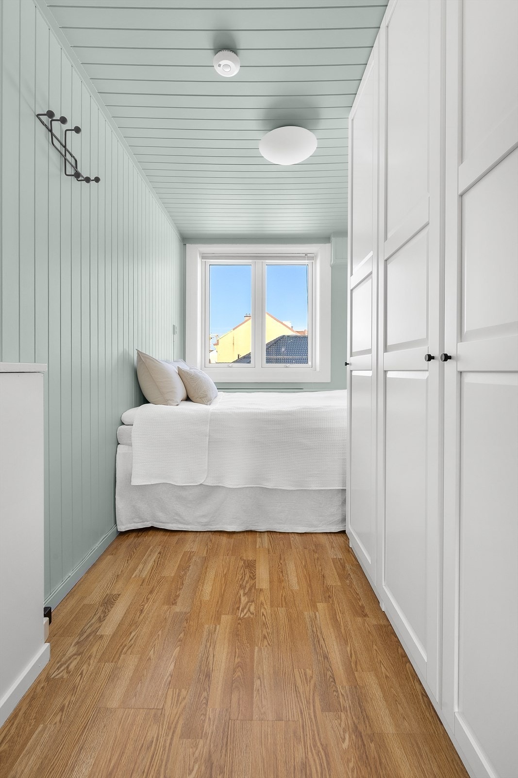 Det er opplegg til vaskemaskin på soverommet. Galleribilde