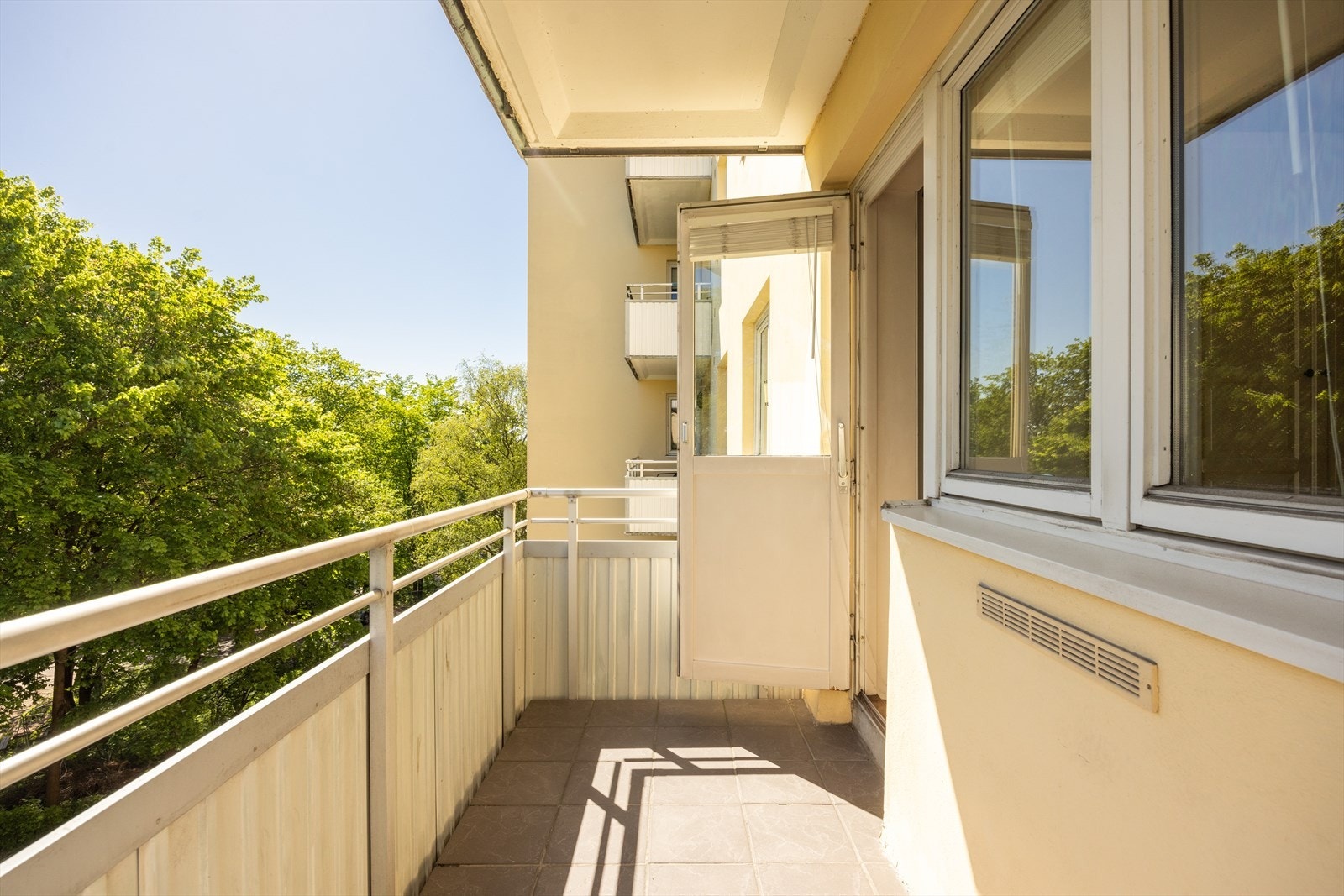 - Østvendt balkong på ca. 4,6 kvm - Galleribilde