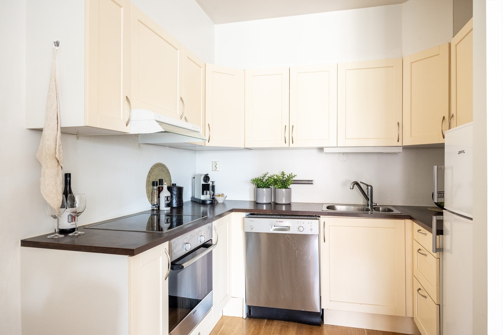 - Norema-kjøkken fra 2006 med åpen løsning mot stuen - Galleribilde