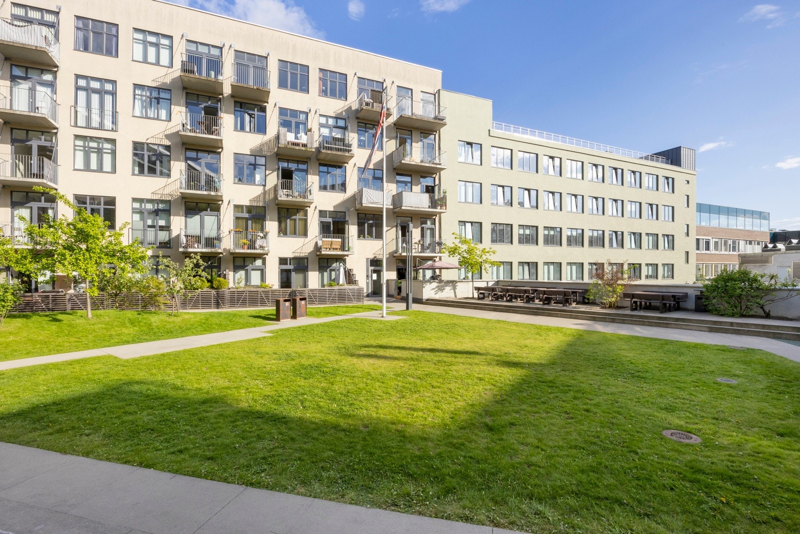 Her kan du nyte fredfulle omgivelser, omgitt av frodig vegetasjon. Galleribilde