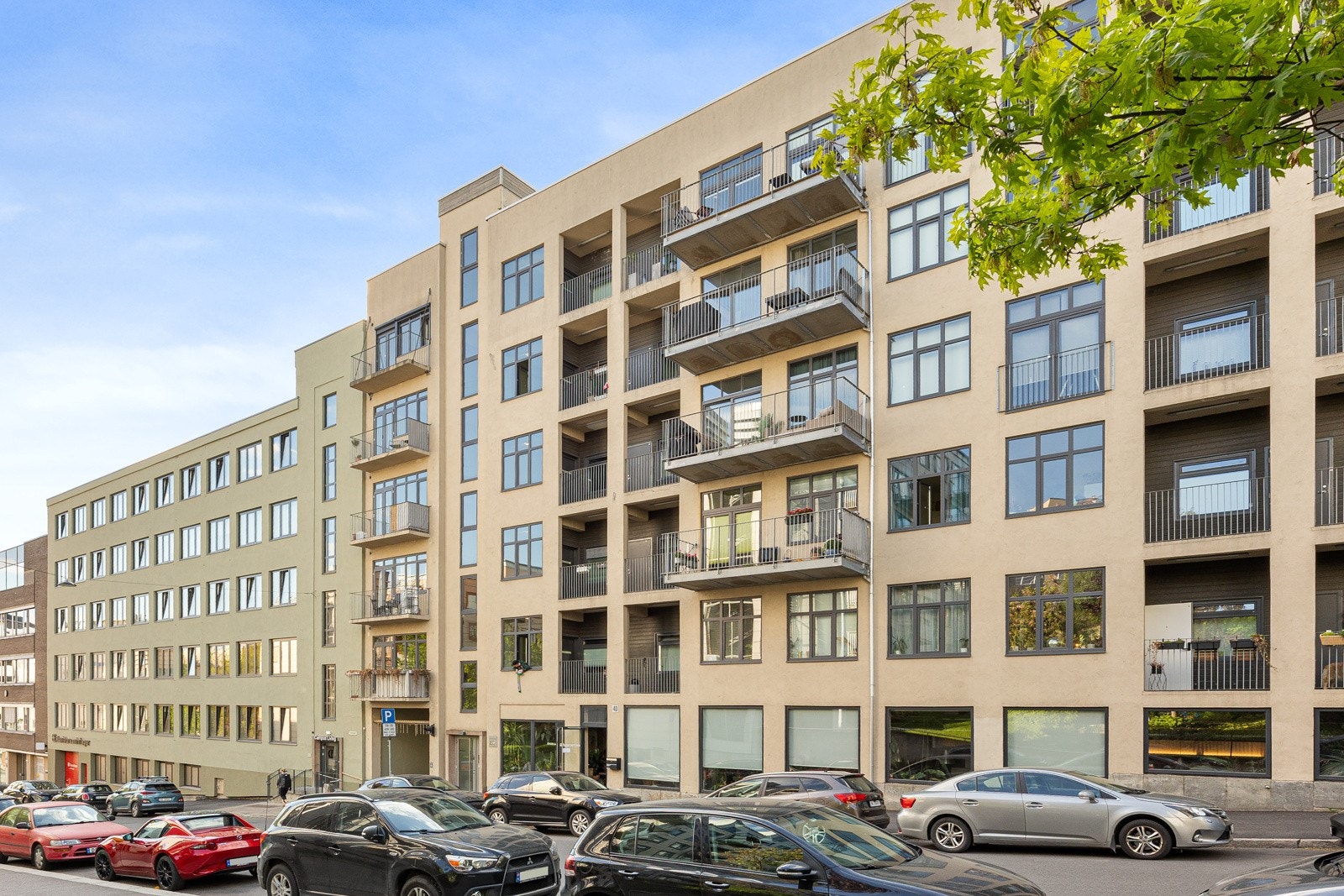 Beliggenheten er rolig og tilbaketrukket, men samtidig sentralt med alt man trenger i hverdagen innen rekkevidde. Galleribilde