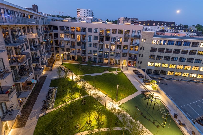 Sameiet har også en fantastisk, arkitekttegnet bakgård. Opparbeidet med frukttrær, bærbusker og annen beplantning. Galleribilde