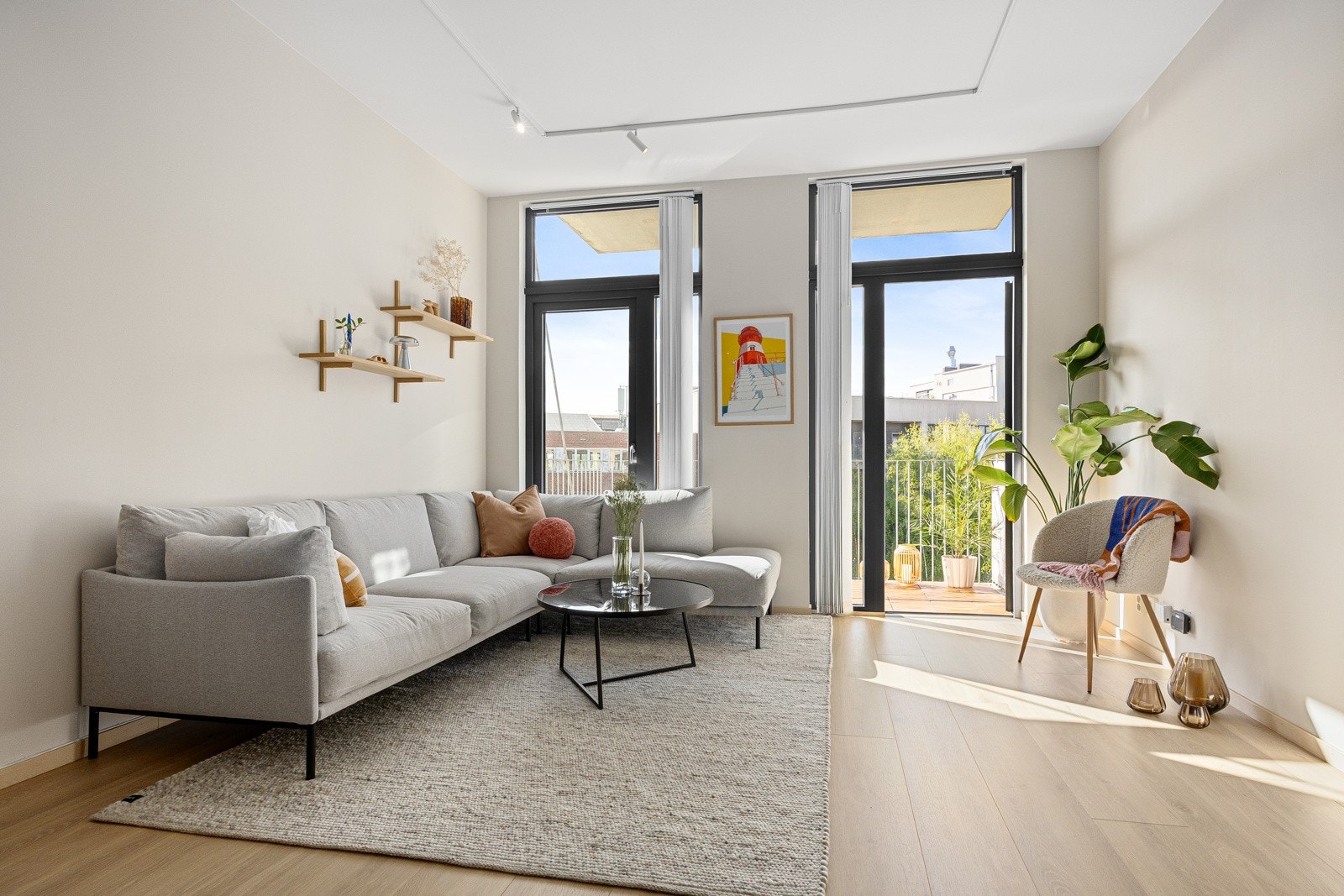 Bygget ble omgjort til leiligheter i 2009, og holder god standard med betydelige oppgraderinger i 2023/2024. Galleribilde