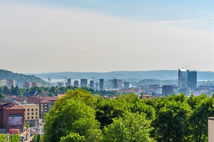 Her kan du tilbringe lange sommerkvelder i komfortable omgivelser, enten du vil nyte et måltid ute eller bare slappe av under solen. Galleribilde