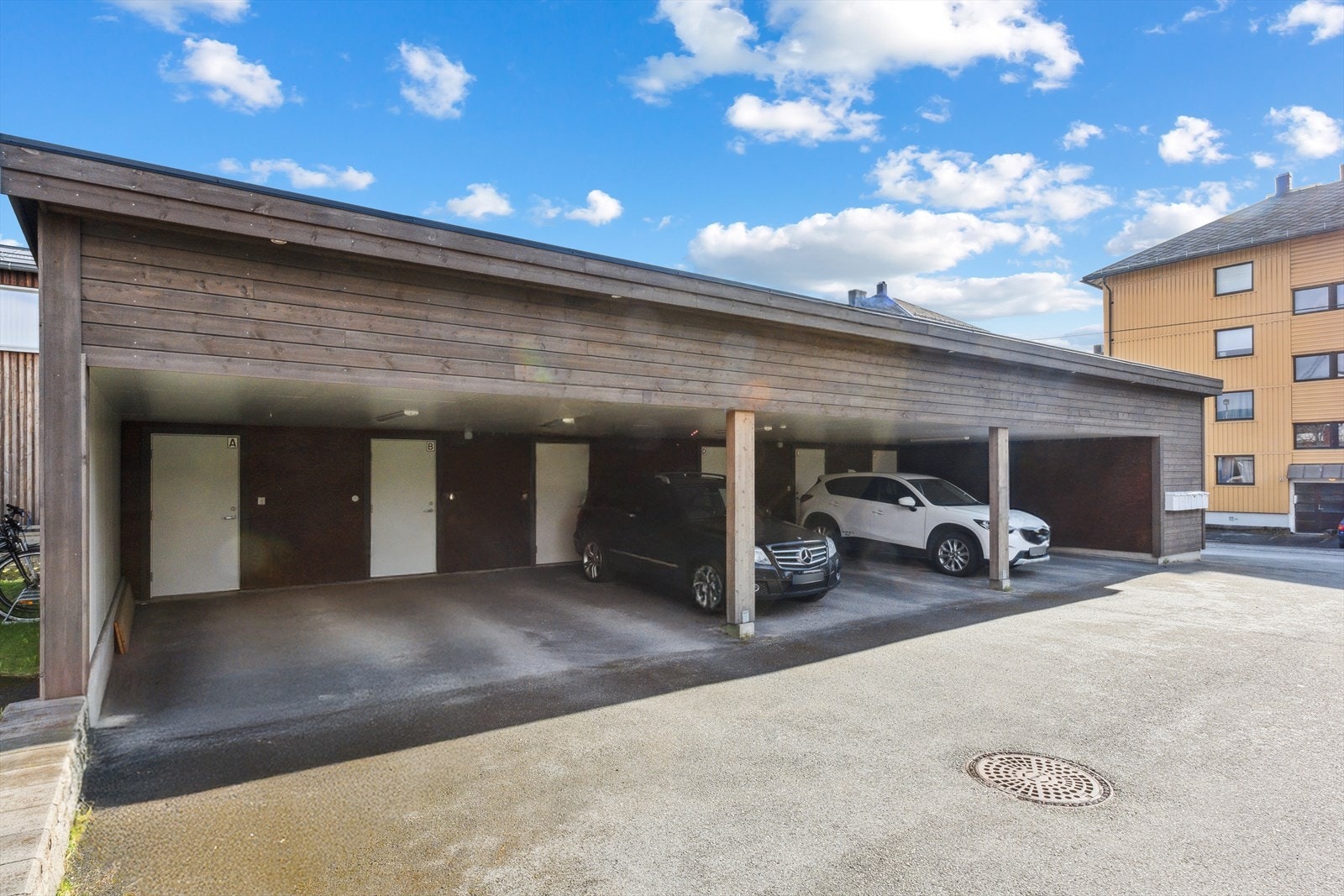 Egen carport med bod. Galleribilde