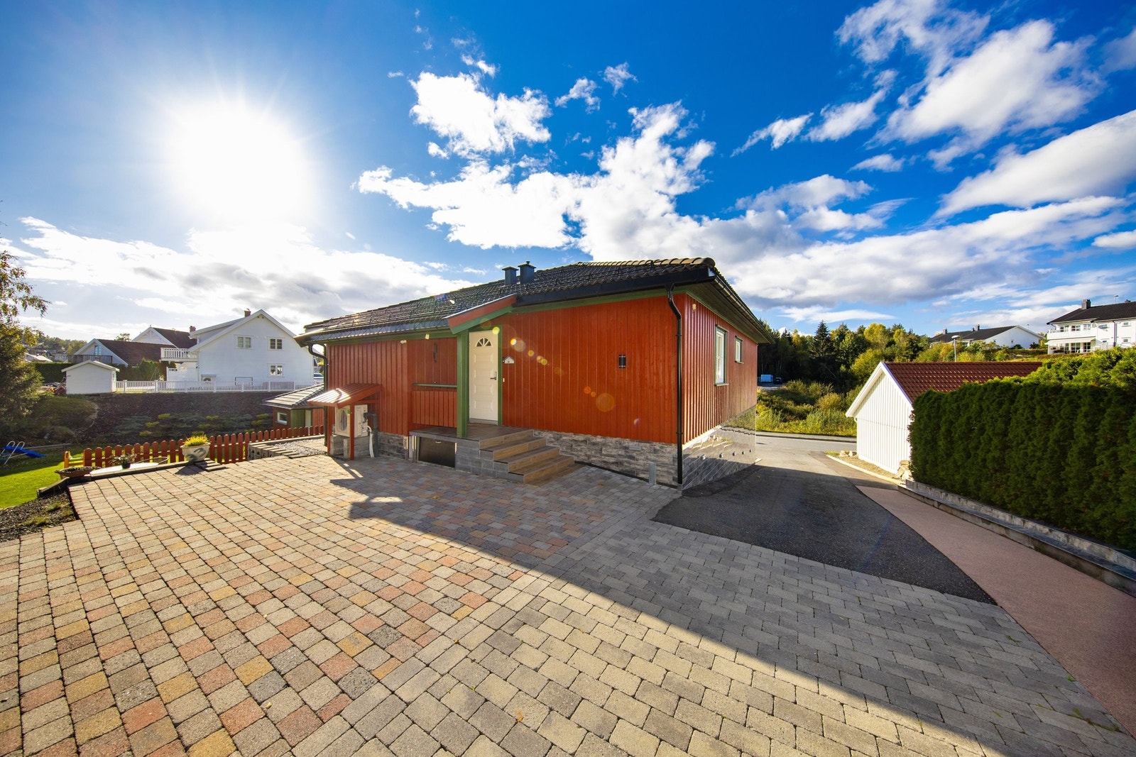 Mot inngangsparti Galleribilde