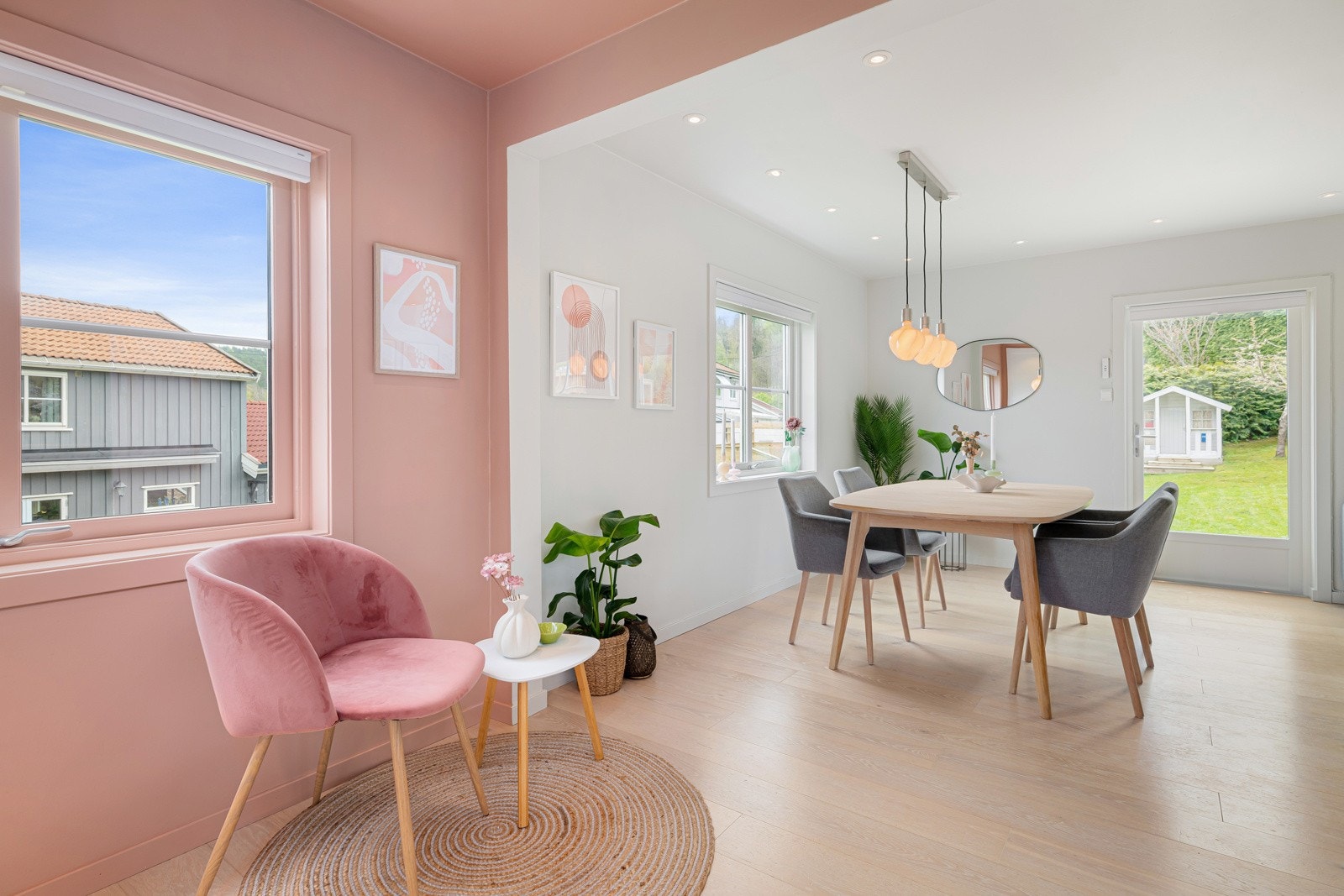 Østvendt vindu med utsikt mot Østmarka Galleribilde