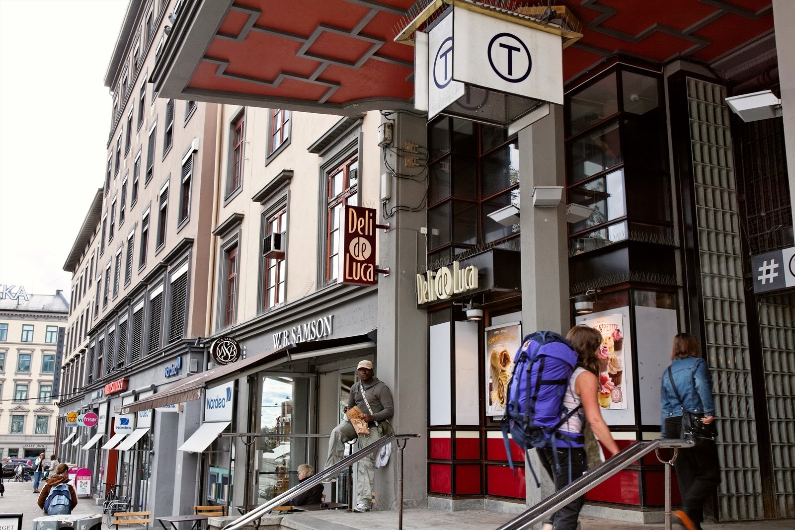 Nærområdet - Majorstuen er et knutepunkt ofr offentlig kommunikasjon med buss, trikk og t-bane i alle byens retninger. Galleribilde