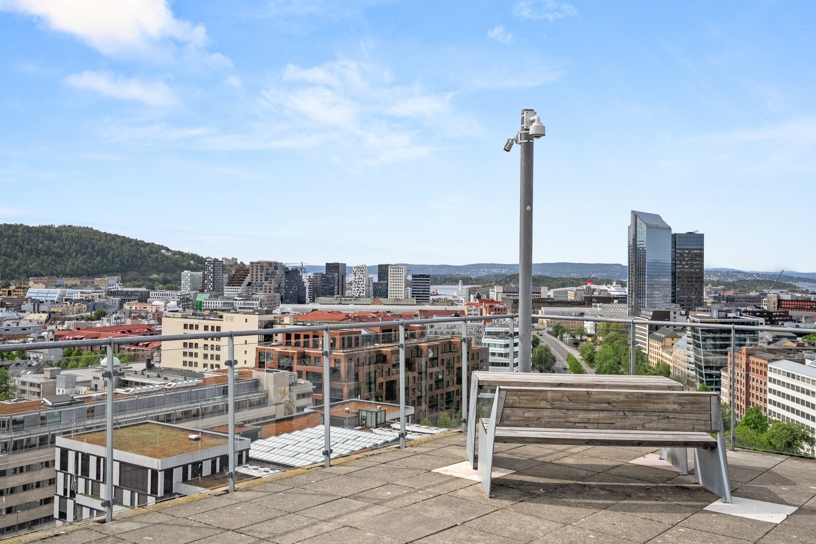 Heisadkomst også opp til en fantastisk flott og felles takterrasse. Galleribilde