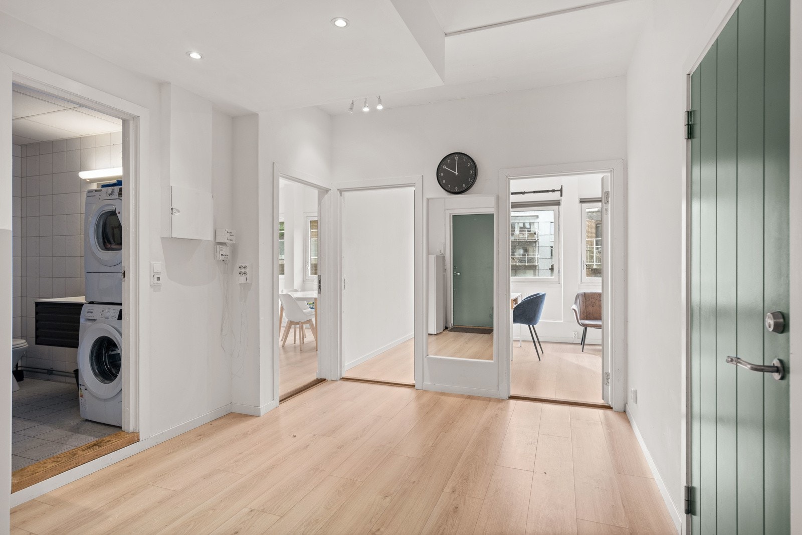 Mellomgang. Galleribilde