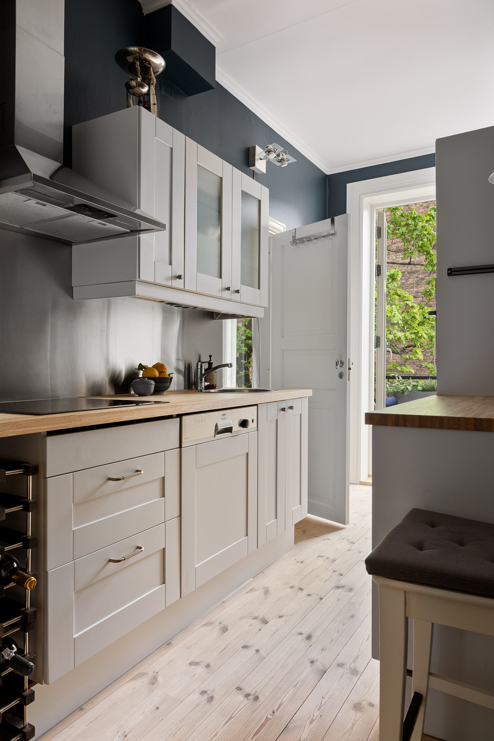 Fra kjøkkenet er det også utgang til en flott balkong Galleribilde