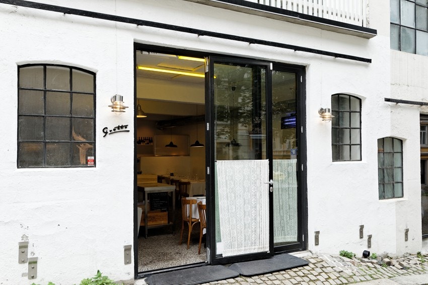 Området kryr av hyggelige nabolagsrestauranter som her ved Grotto Galleribilde