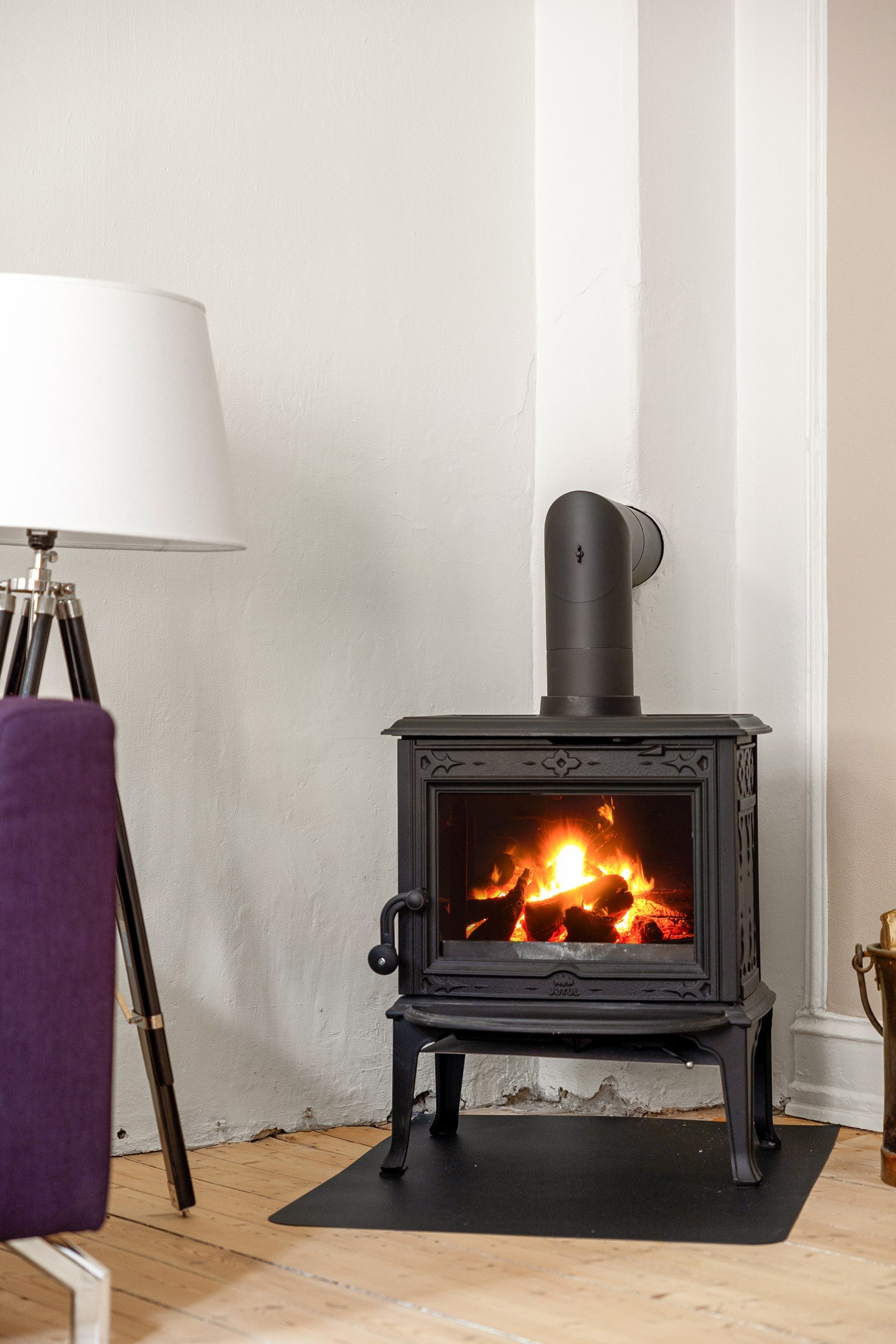 Hyggelig peisovn for kalde høst-/vinterdager Galleribilde