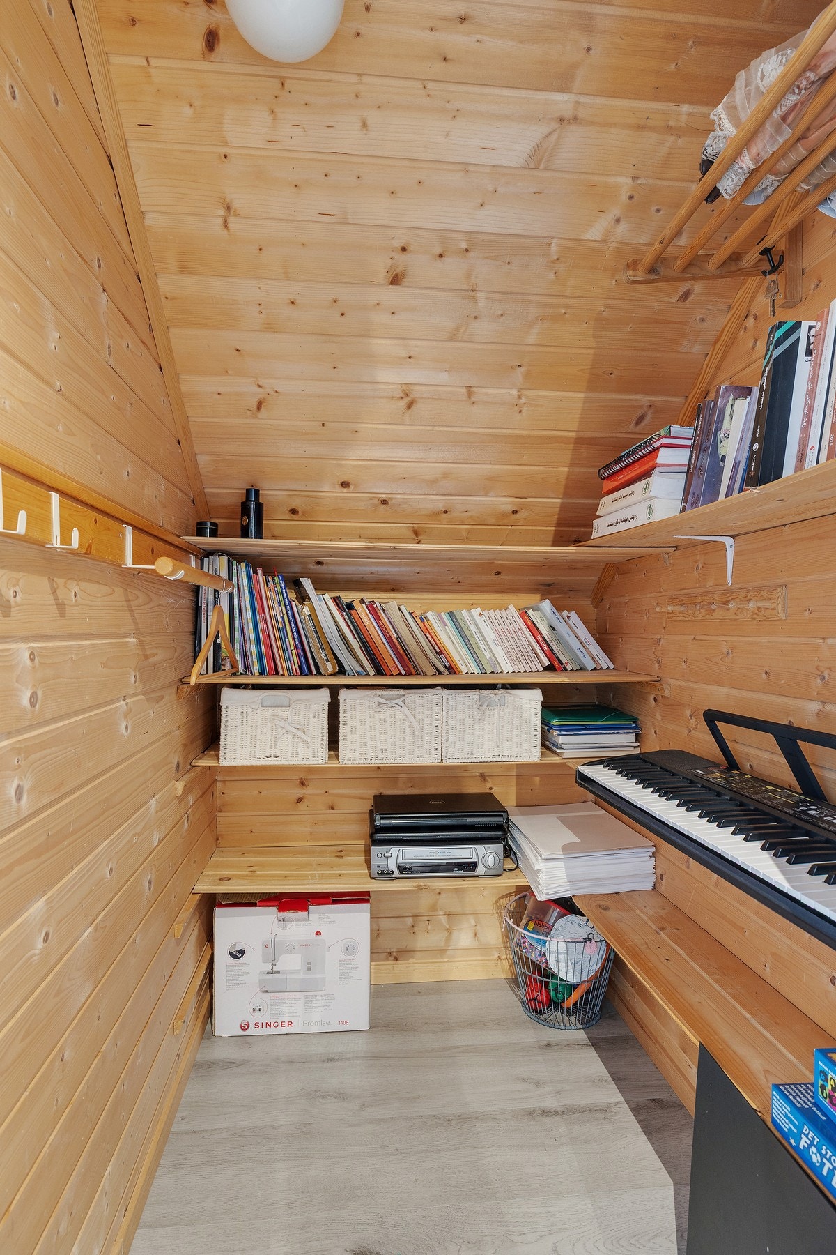 Kryploft med gode oppbevaringsmuligheter Galleribilde