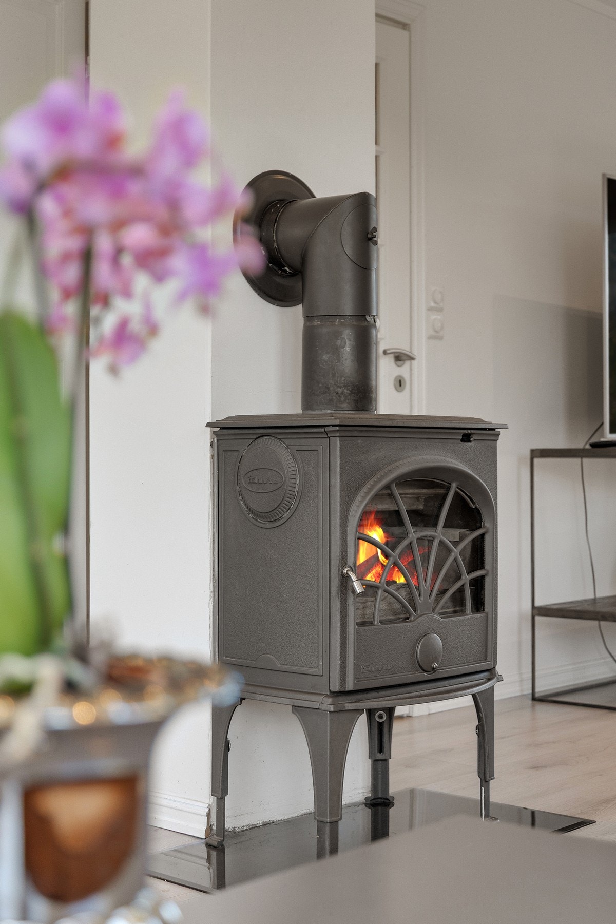 Peisovn som varmer godt på kalde vinterdager Galleribilde