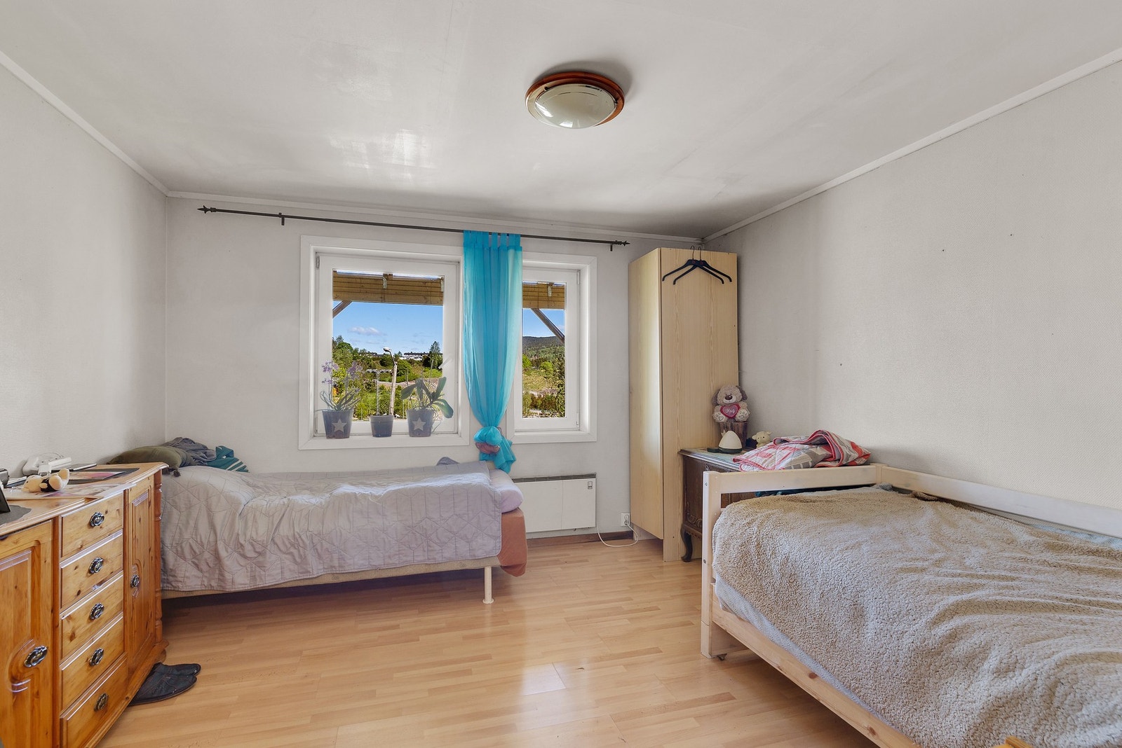 Oppholdsrommet i den egne, separate delen i underetasjen Galleribilde