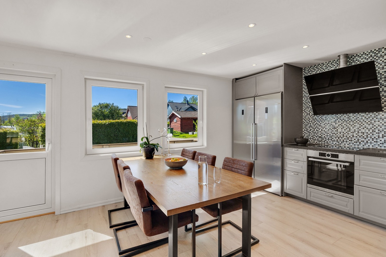 God plass til stort spisebord Galleribilde