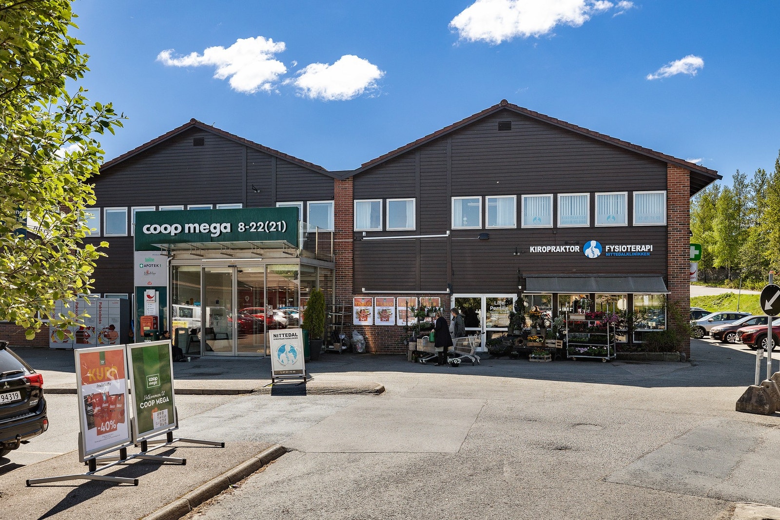 Dagligvarehandel og diverse servicetilbud i nærheten Galleribilde