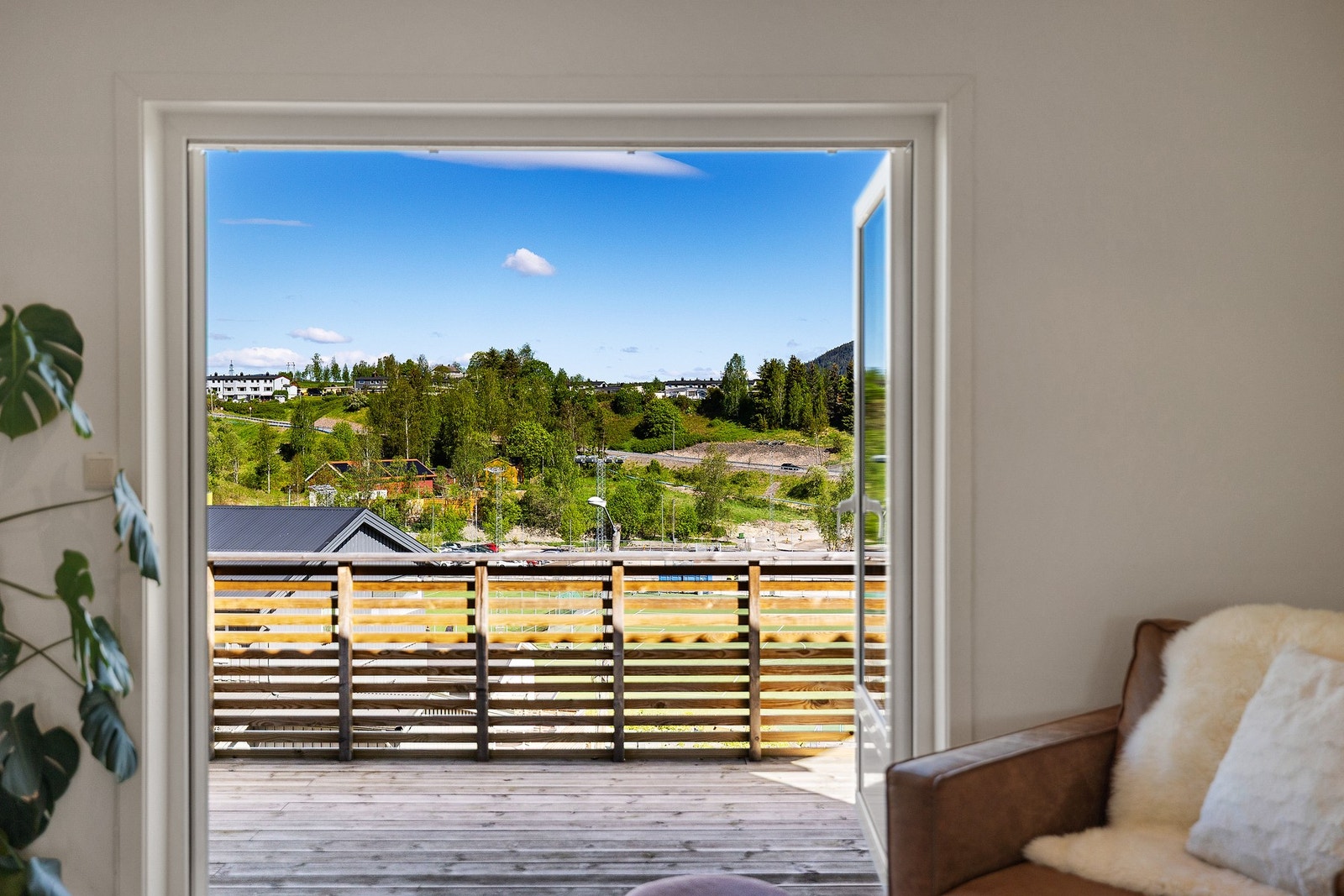 Flotte dobbeltdører gir en herlig følelse av å slippe sommeren inn Galleribilde