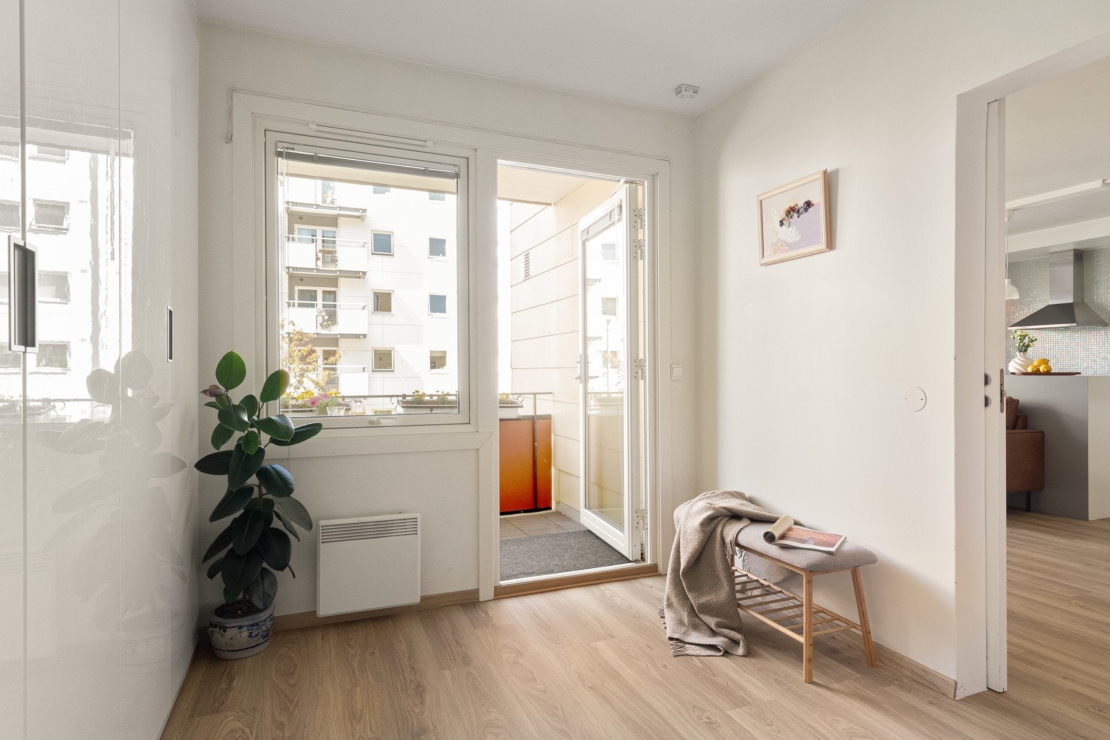 Det er også god plass til kontorpult eller annet oppbevaringsmøbel. Galleribilde