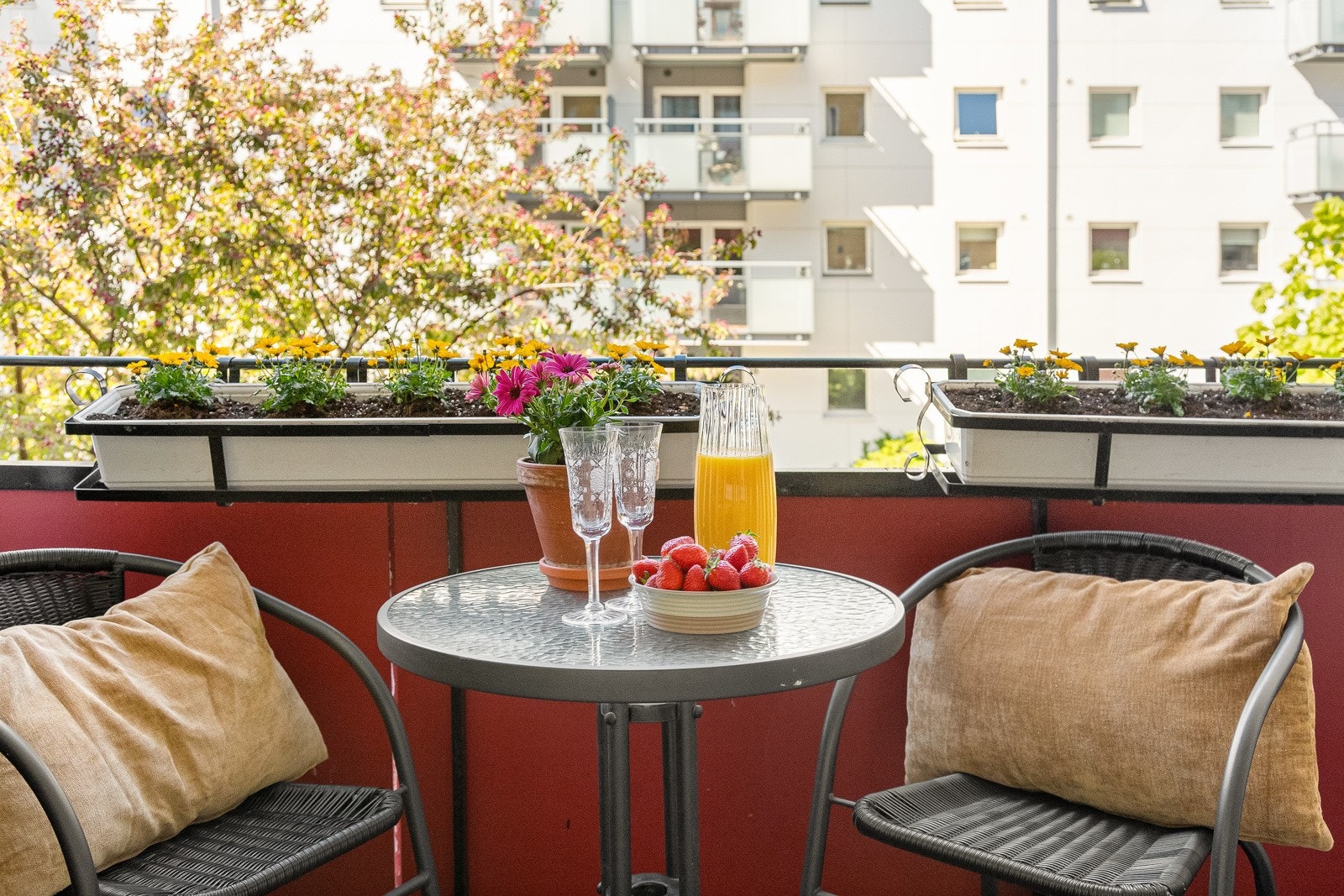 Her kan man innrede med utemøblement, grill og vakker beplantning. Galleribilde