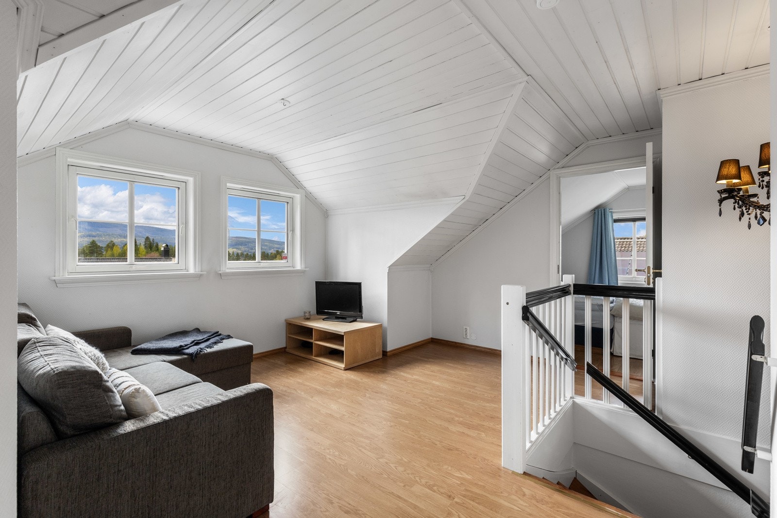 Koselig loftstue i andre etasje Galleribilde