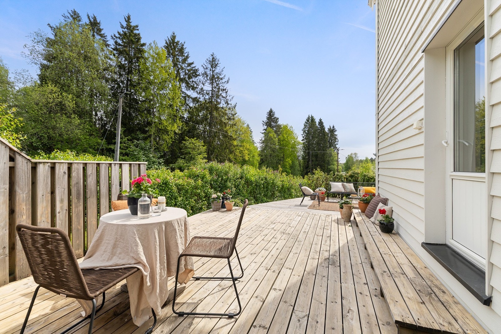 Ny drenering fra 2010 på endevegg og mot terrassesiden Galleribilde