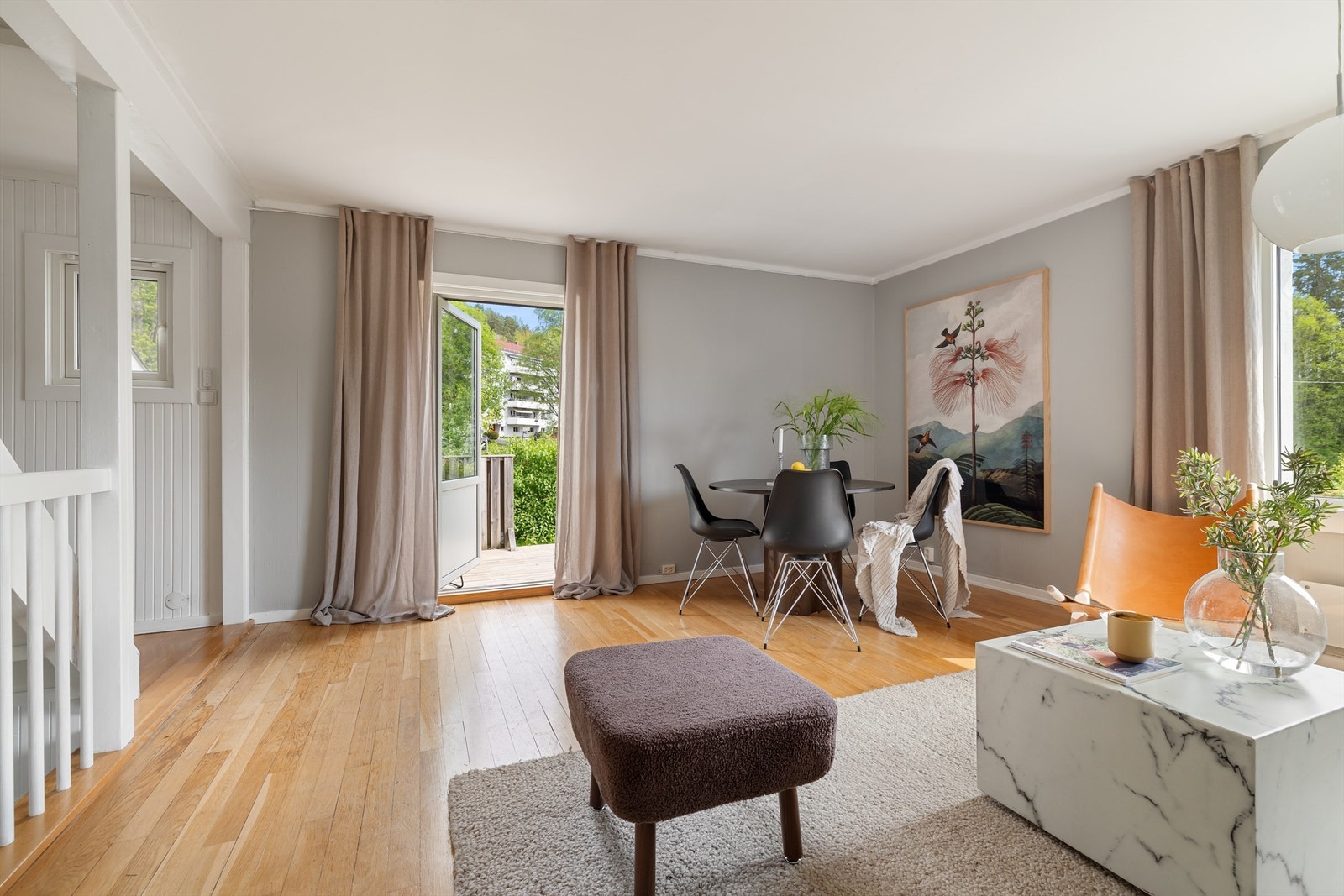 Terrassen gjør stuen mer enn dobbelt så stor på sommerhalvåret! Galleribilde