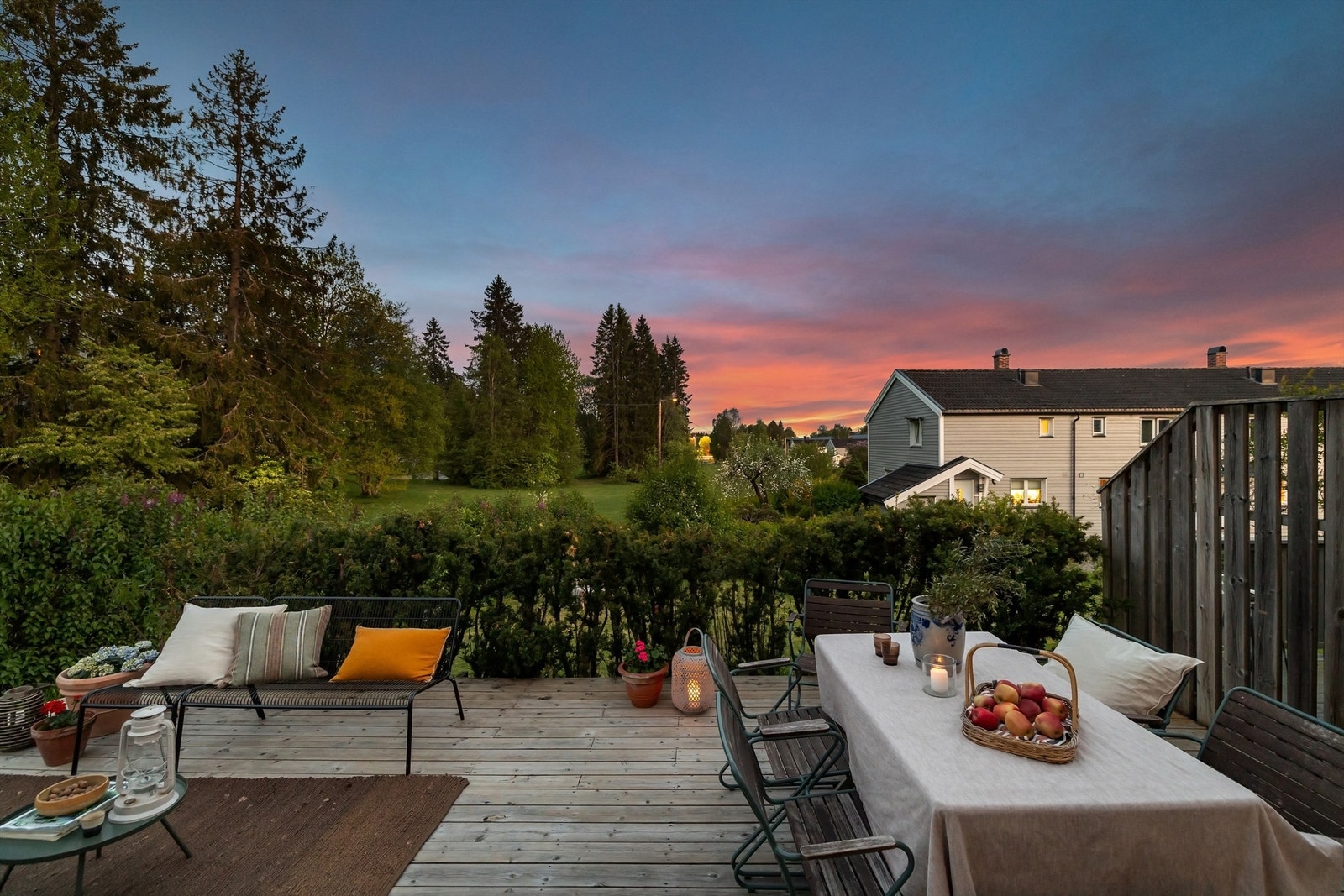 Et herlig og helt unikt uterom som fungerer ypperlig som en forlengelse av boligen på sommerhalvåret Galleribilde