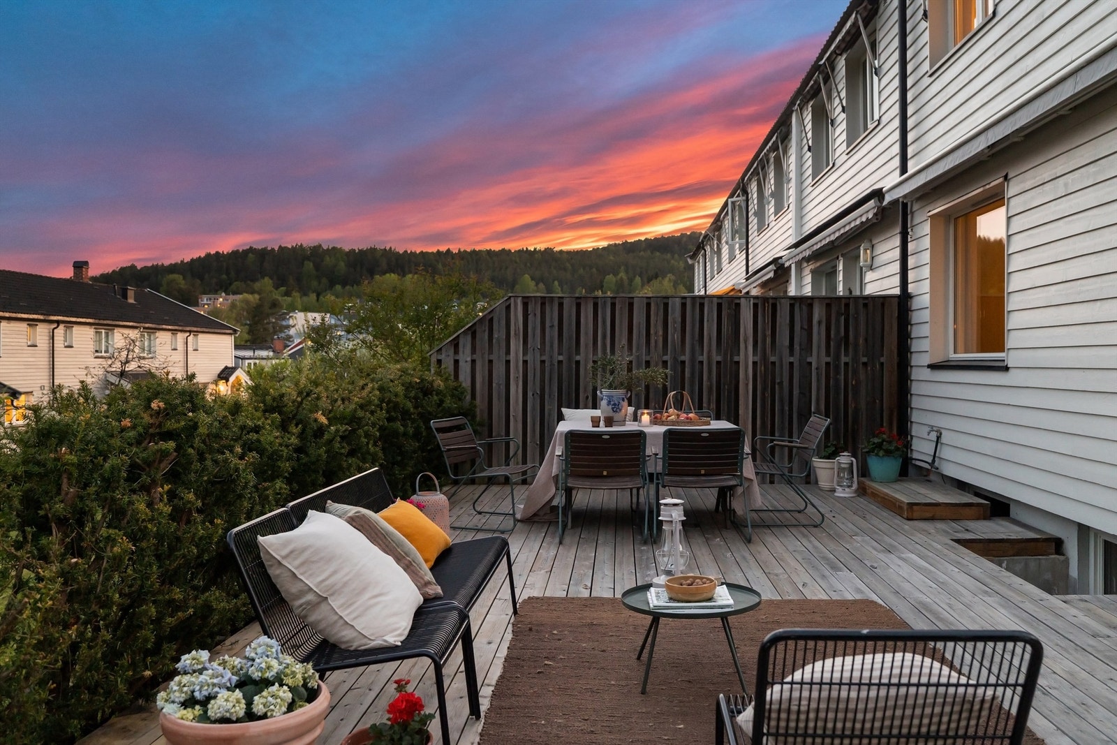 Her skinner solen fra tidlig morgen til sen ettermiddag og kveld Galleribilde