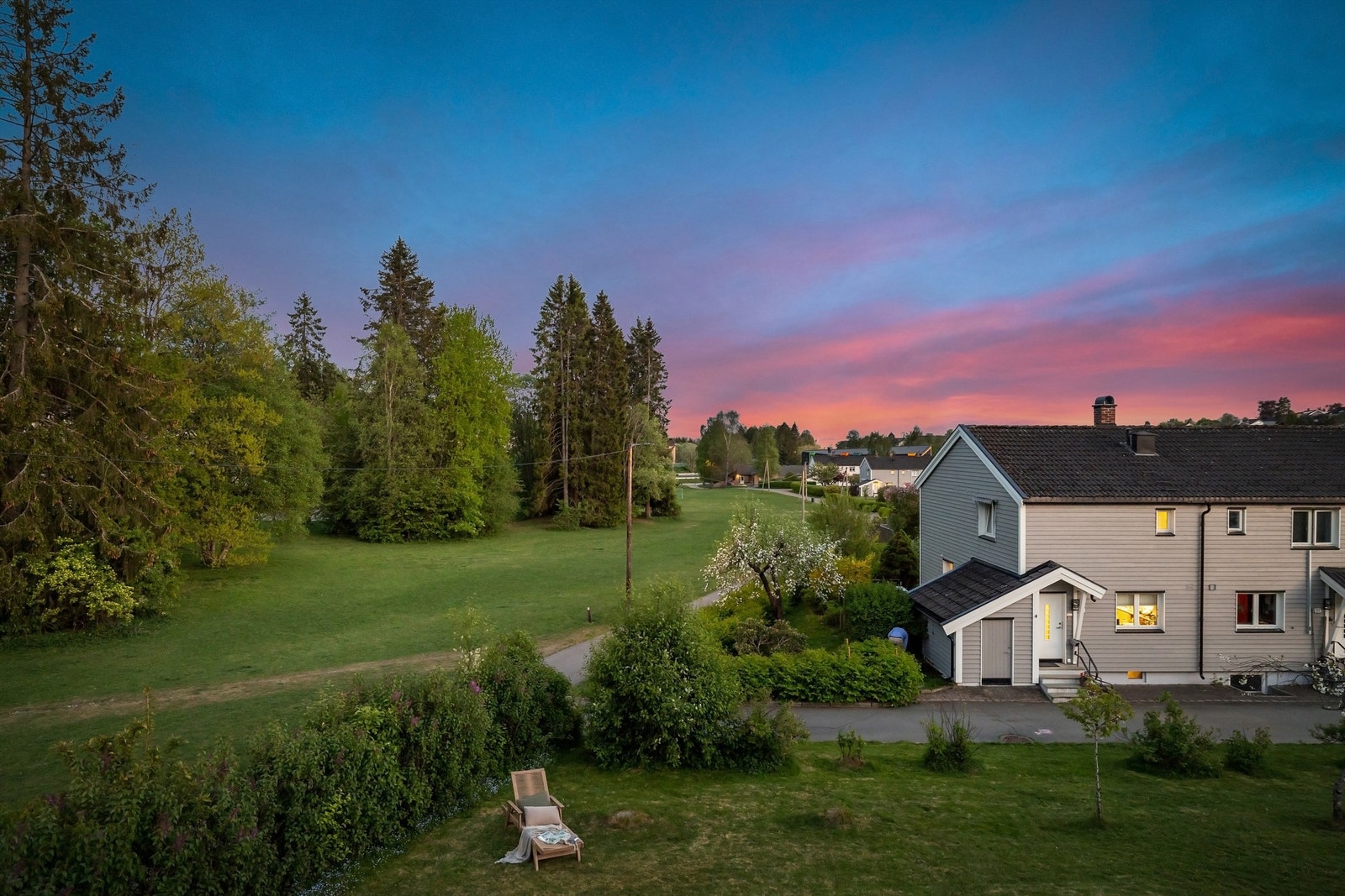 Enderekkehuset vender mot ett enormt fredet grøntareal Galleribilde