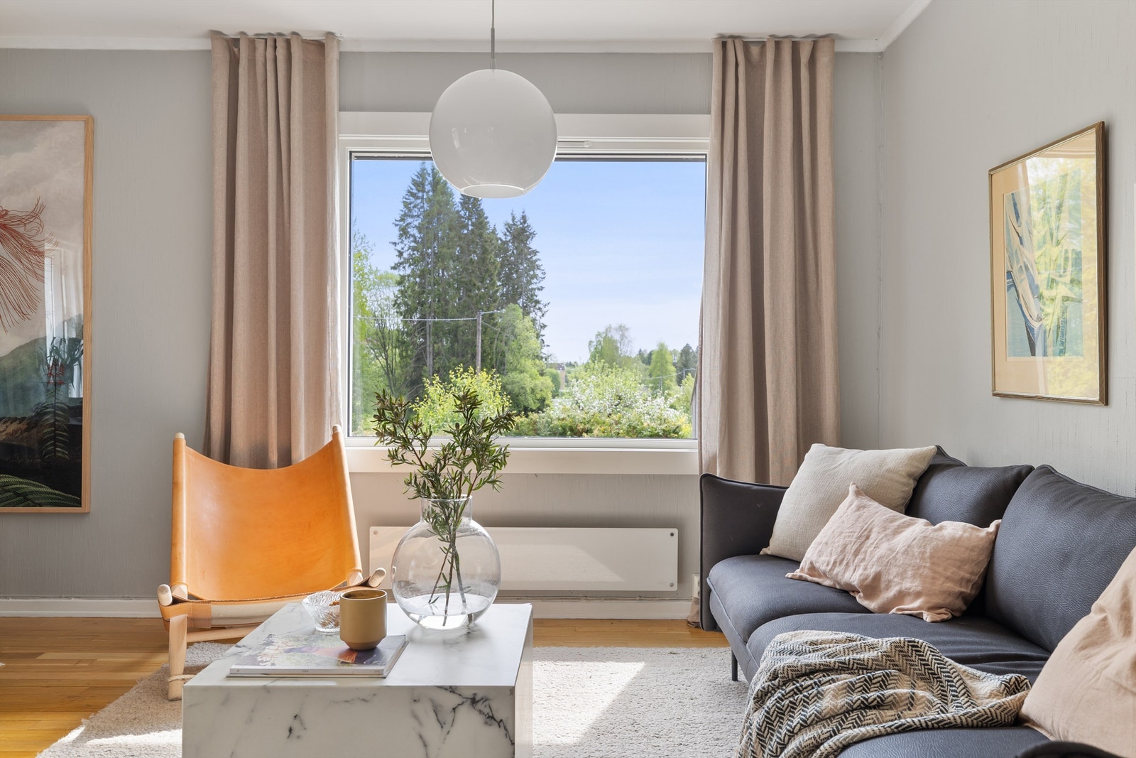 Frodig, skjermet utsikt fra alle boligens vinduer Galleribilde