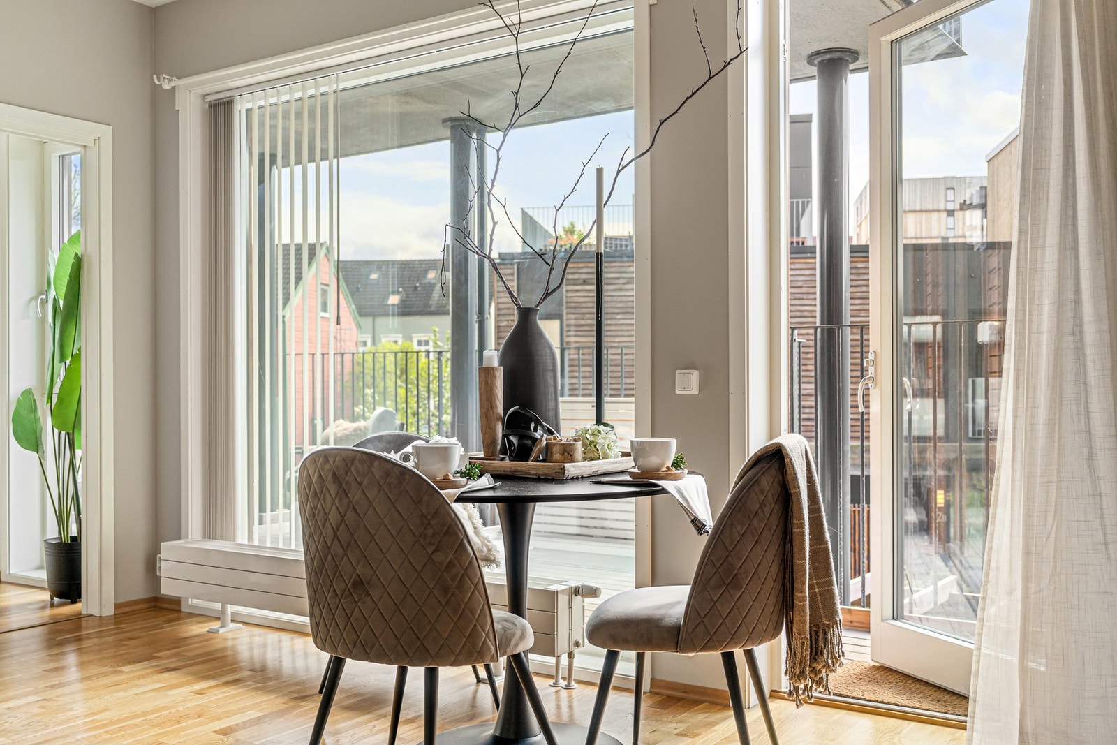 I tilknytning til stue/kjøkkenområdet har du også god plass til spisebord. Galleribilde