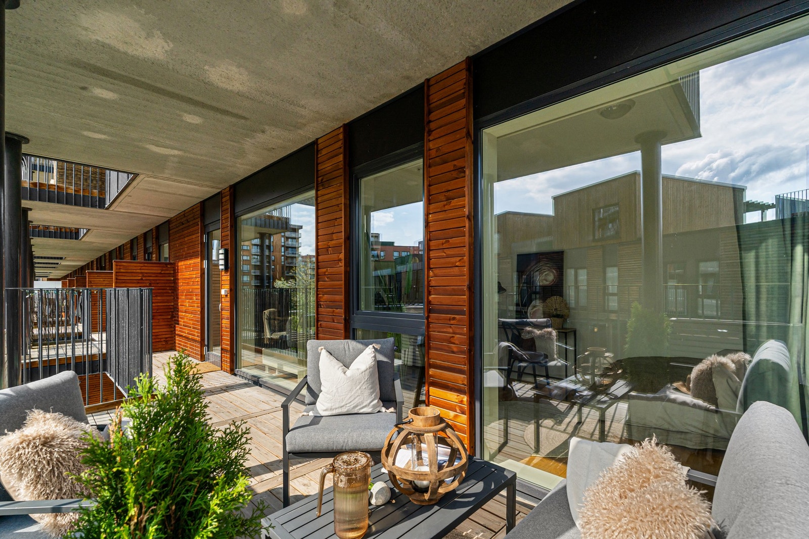 Fra stuen har du videre adkomst til en romslig og solfylt balkong på 17,5 kvm. Galleribilde