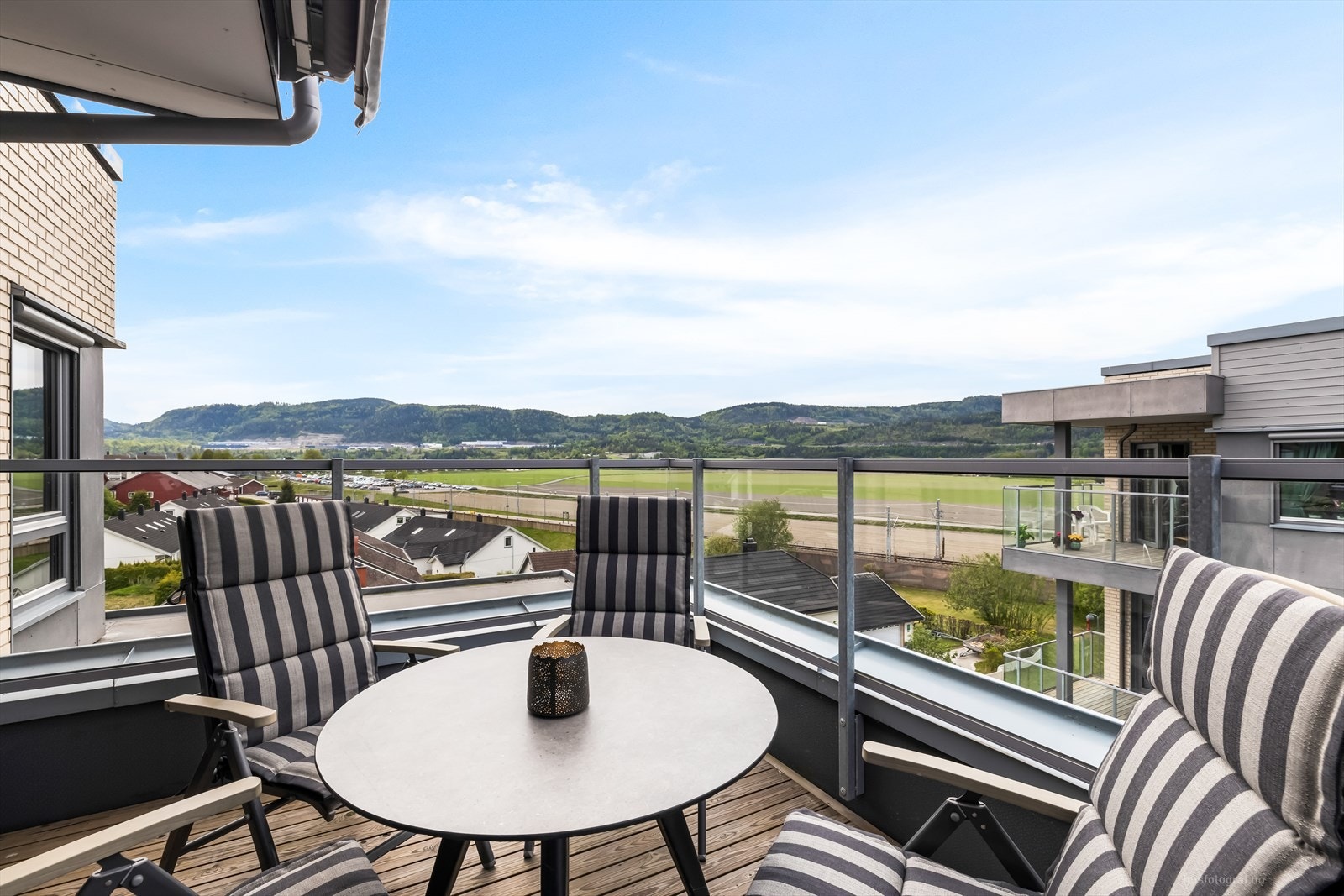 Utsikten fra terrassen. Galleribilde