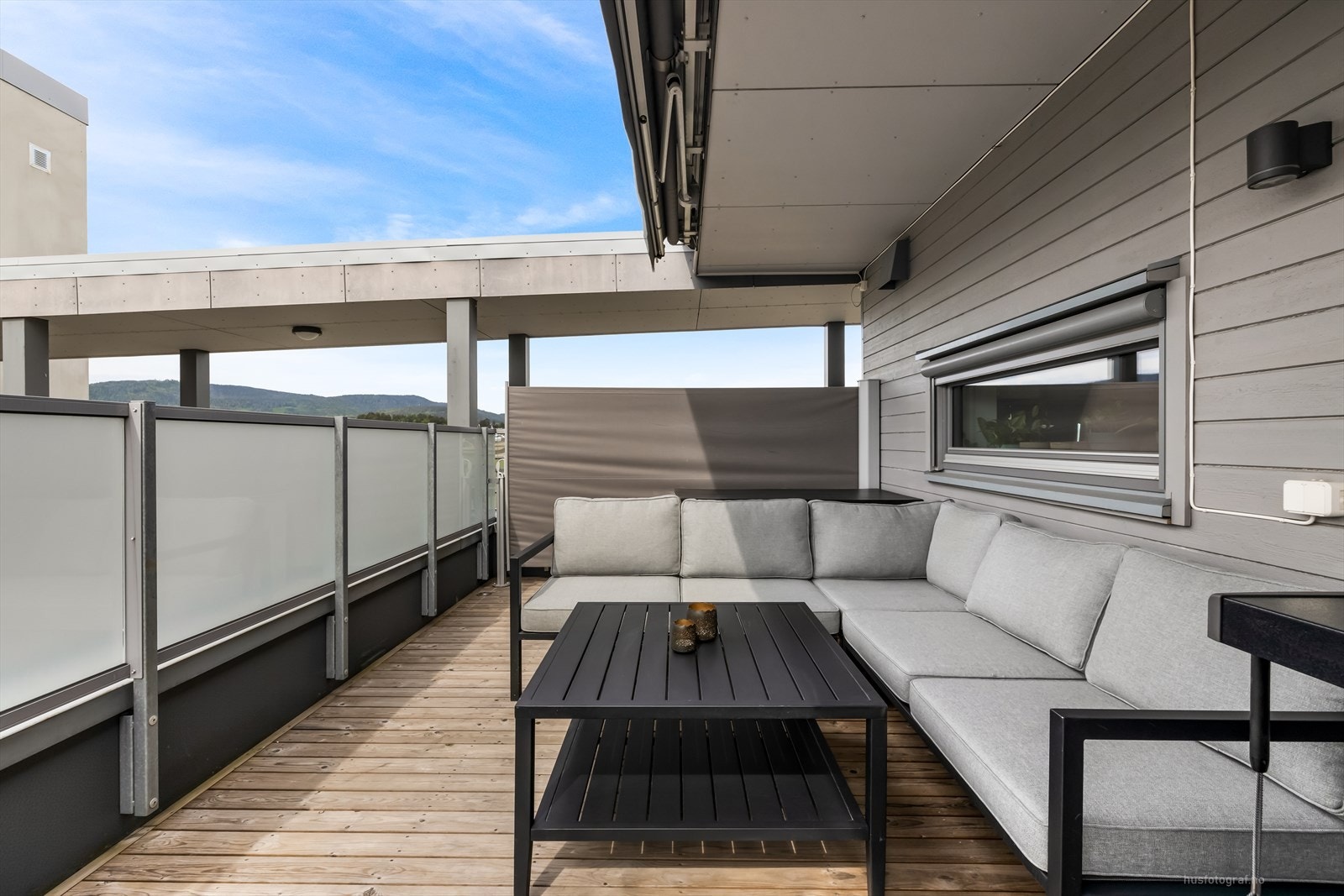 Her har du god plass til sittegruppe og du sitter skjermet og hyggelig. Galleribilde