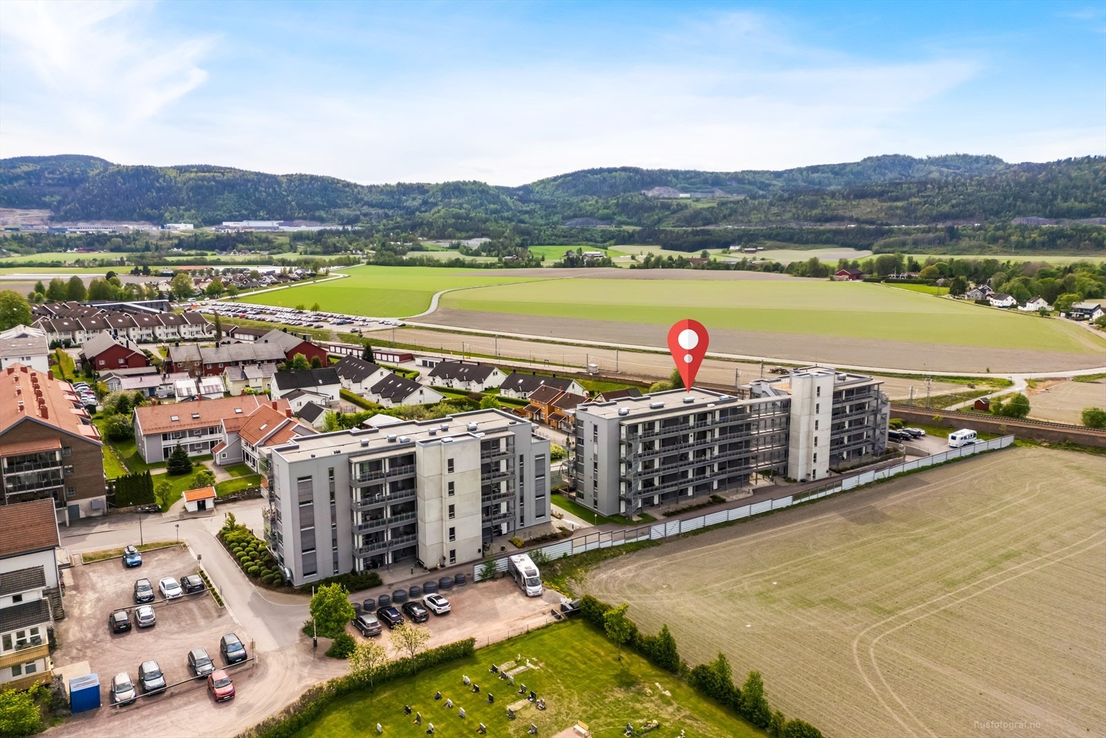 Det er gangavstand til matbutikk, vinmonopol og serveringssteder. Galleribilde