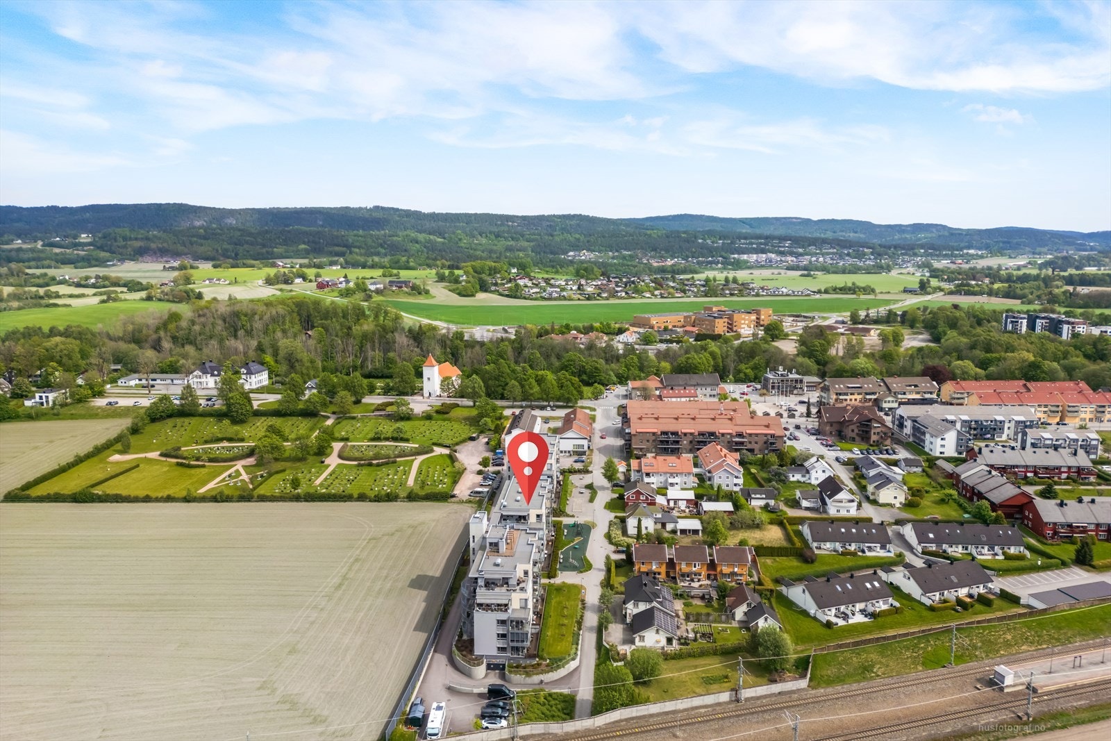 Sentralt i forhold til togstasjonen. Galleribilde